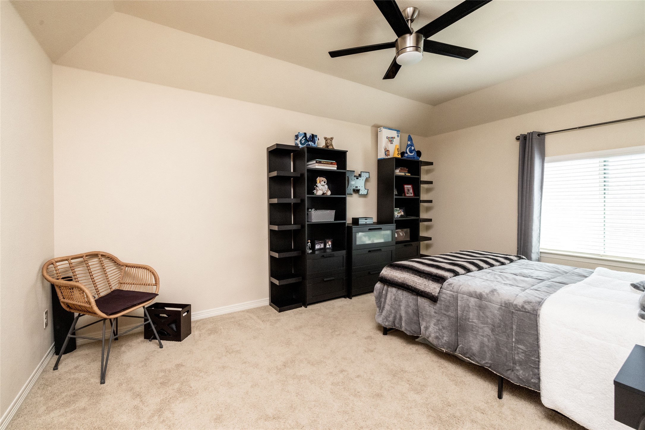 Roanoke, Texas, 76262, United States, 4 Bedrooms Bedrooms, ,5 BathroomsBathrooms,Residential,For Sale,1827754