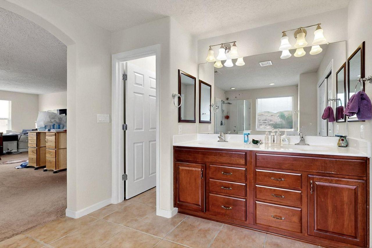 Rio Rancho, New Mexico, 87124, United States, 4 Bedrooms Bedrooms, ,3 BathroomsBathrooms,Residential,For Sale,1804935