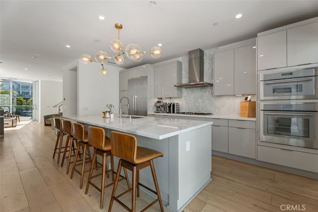 Newport Beach, California, 92663, United States, 2 Bedrooms Bedrooms, ,3 BathroomsBathrooms,Residential,For Sale,1989399