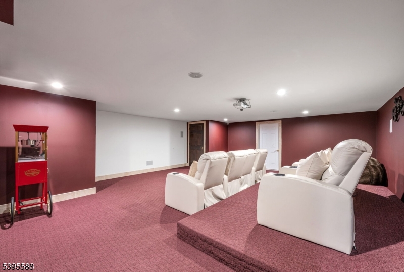 Sparta Twp., New Jersey, 07871, United States, 6 Bedrooms Bedrooms, ,7 BathroomsBathrooms,Residential,For Sale,1987965