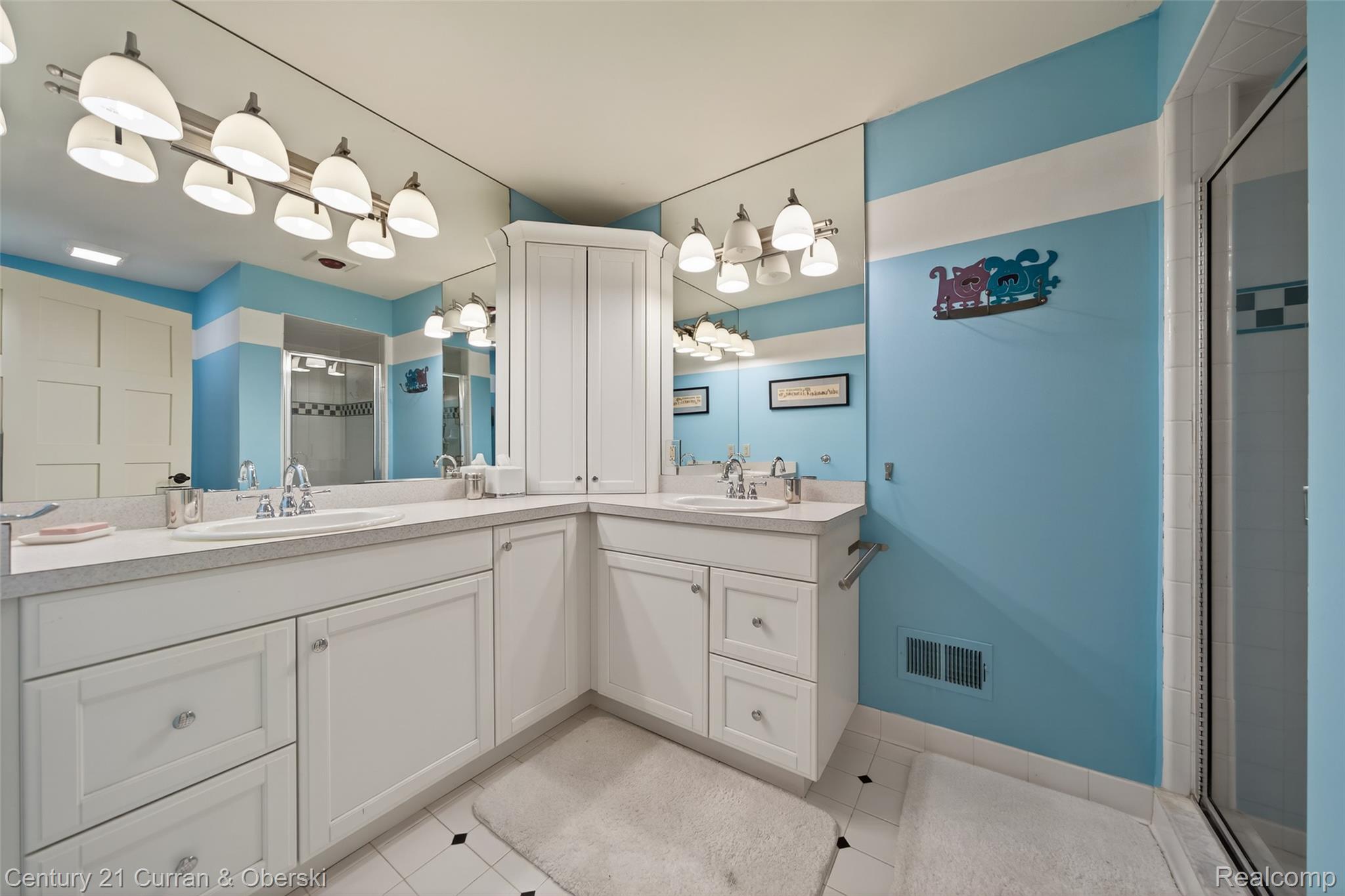Bloomfield Hills, Michigan, 48301, United States, 4 Bedrooms Bedrooms, ,4 BathroomsBathrooms,Residential,For Sale,2035852