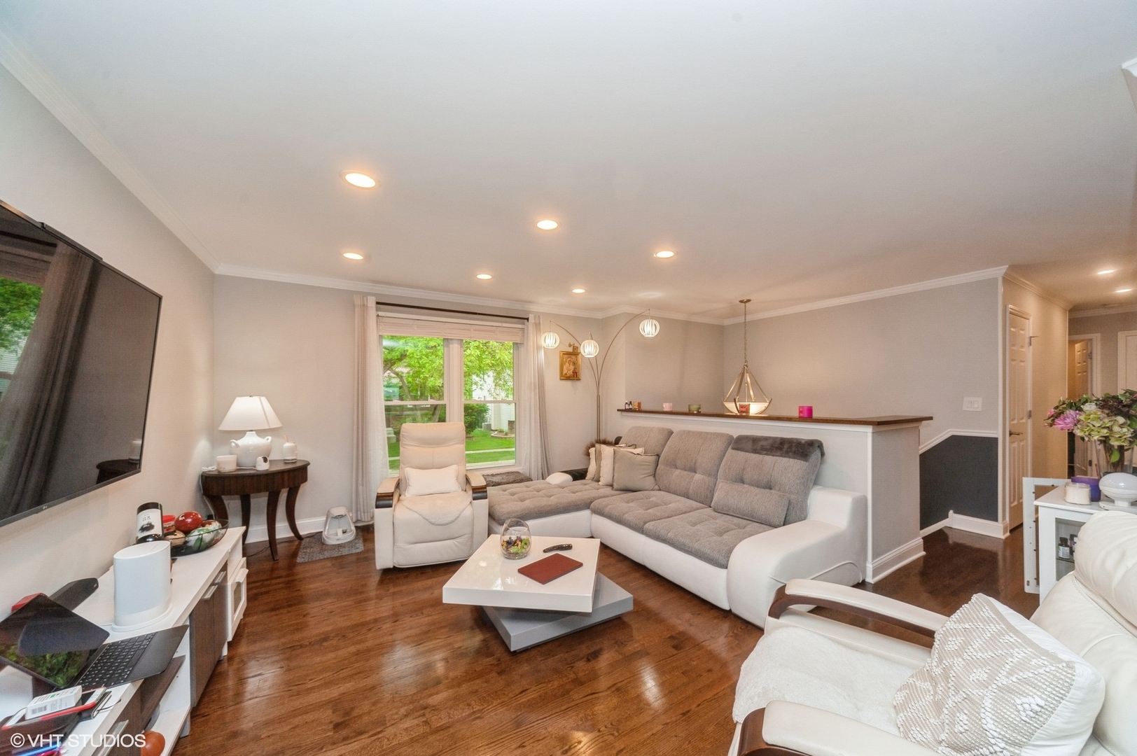 Vernon Hills, Illinois, 60061, United States, 3 Bedrooms Bedrooms, ,3 BathroomsBathrooms,Residential,For Sale,1885308
