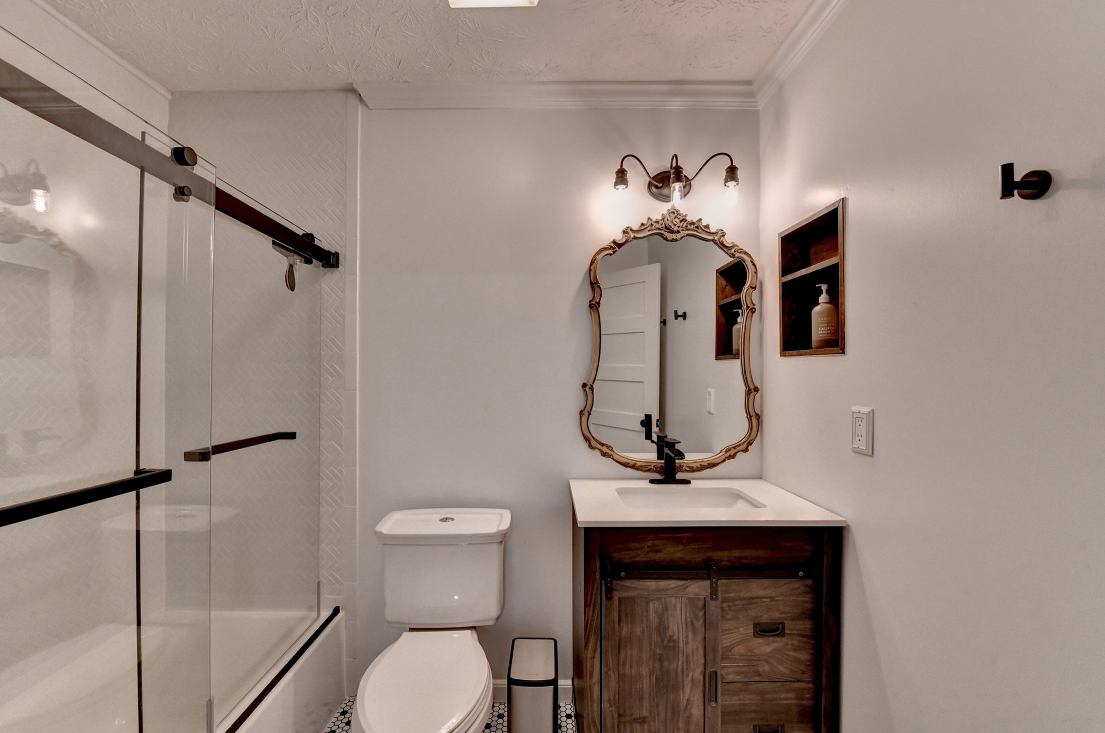  Welcome to this Renovated Home in Keheley Bend - 物件實景