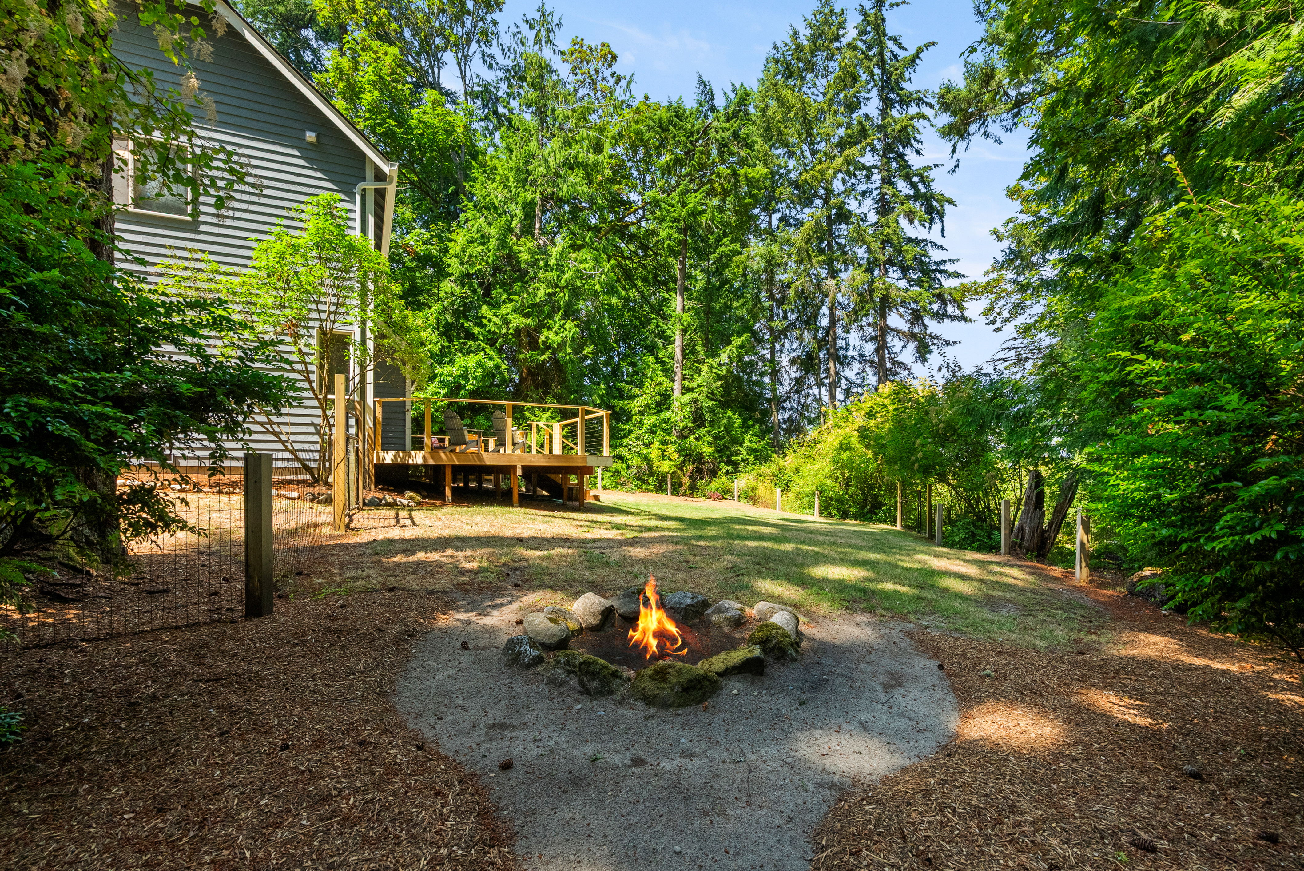  10109 NE Knight Rd, Bainbridge Island, WA 98110 - 物件實景