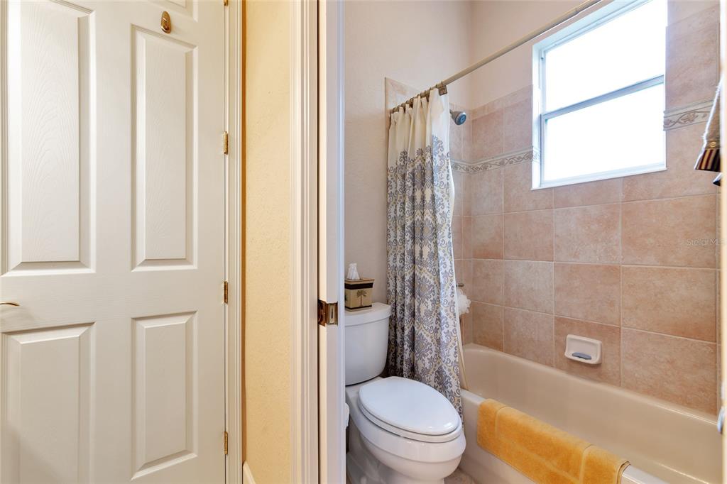 Bradenton, Florida, 34212, United States, 3 Bedrooms Bedrooms, ,3 BathroomsBathrooms,Residential,For Sale,1989547