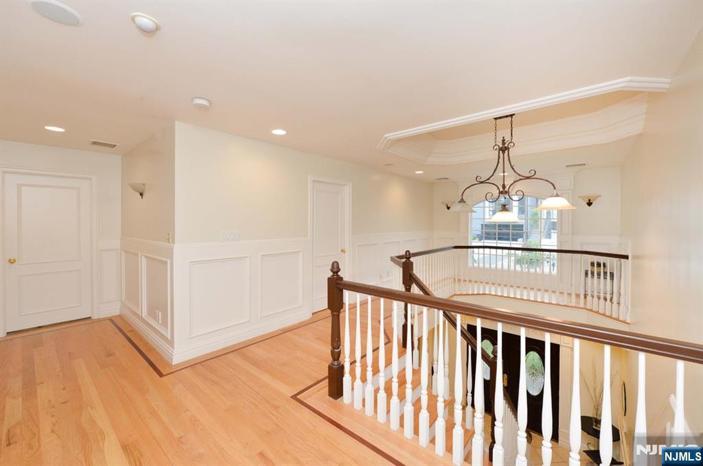 Fort Lee, New Jersey, 07024, United States, 5 Bedrooms Bedrooms, ,5 BathroomsBathrooms,Residential,For Sale,1942232