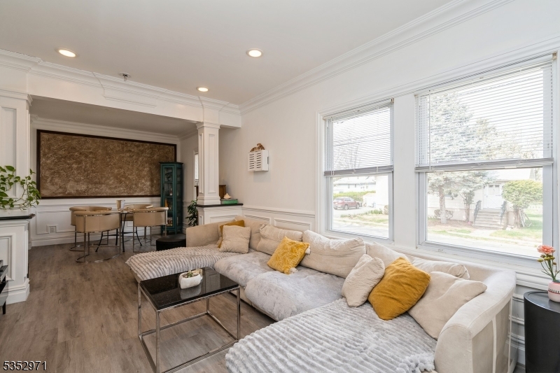Ridgefield Boro, New Jersey, 07657, United States, 3 Bedrooms Bedrooms, ,2 BathroomsBathrooms,Residential,For Sale,1907428