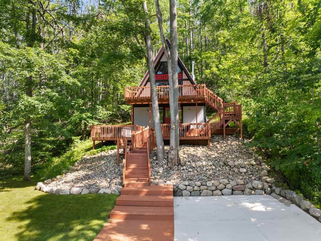 Harbor Springs, Michigan, 49740, United States, 2 Bedrooms Bedrooms, ,2 BathroomsBathrooms,Residential,For Sale,1901422