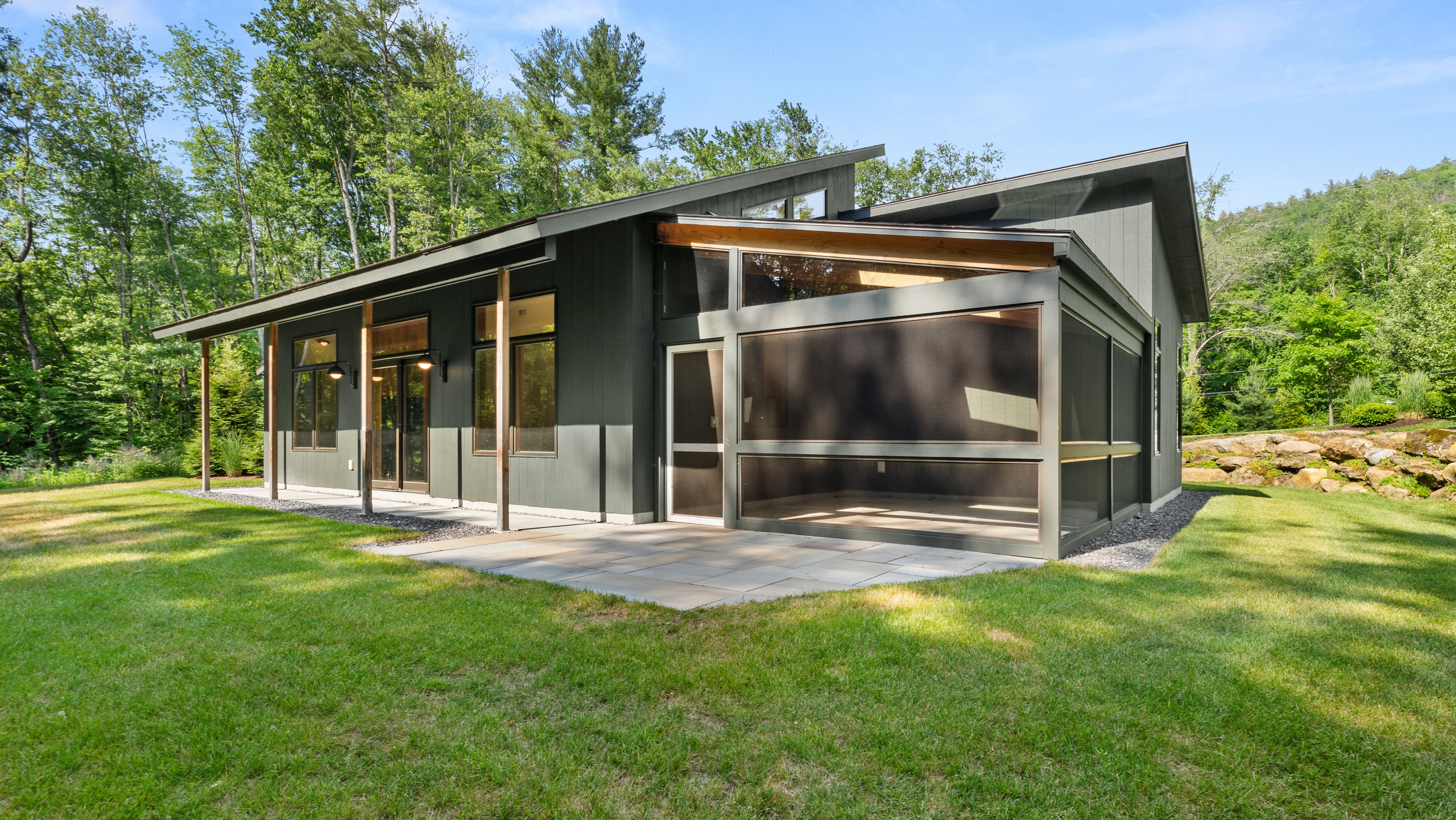  Stunning Contemporary Single Level Home - 物件實景