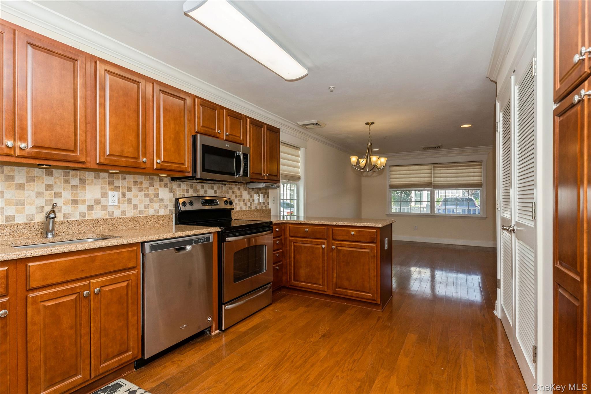 Valley Stream, New York, 11580, United States, 2 Bedrooms Bedrooms, ,2 BathroomsBathrooms,Residential,For Sale,1925470