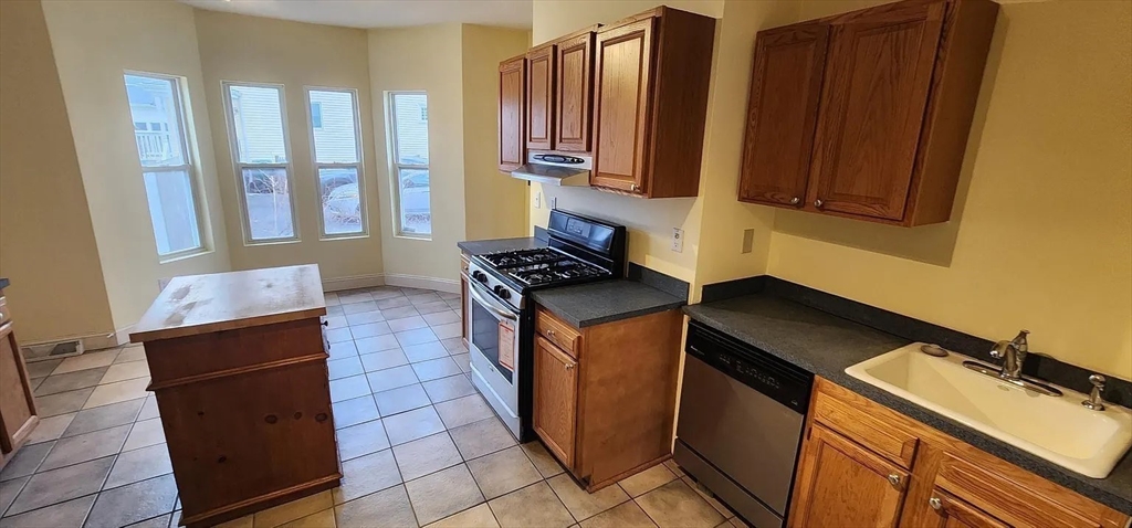 Mansfield, Massachusetts, 02048, United States, 6 Bedrooms Bedrooms, ,2 BathroomsBathrooms,Residential,For Sale,1988078