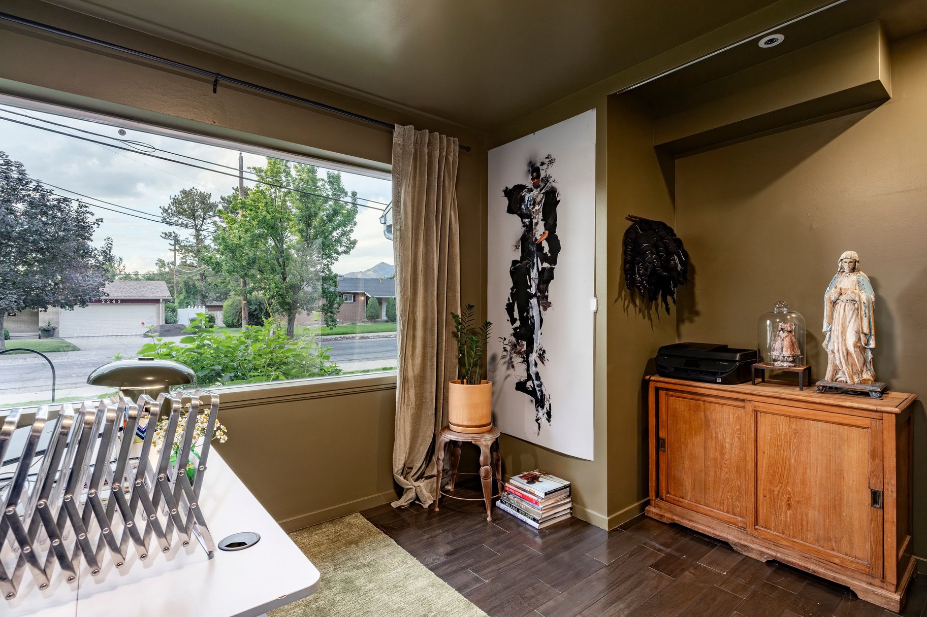  Spacious Millcreek Bungalow with Expansive Backyard & 2-Car Garage - 物件實景