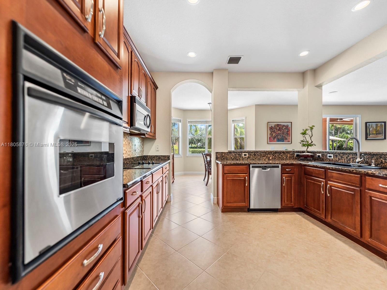 Weston, Florida, 33332, United States, 5 Bedrooms Bedrooms, ,5 BathroomsBathrooms,Residential,For Sale,1826480
