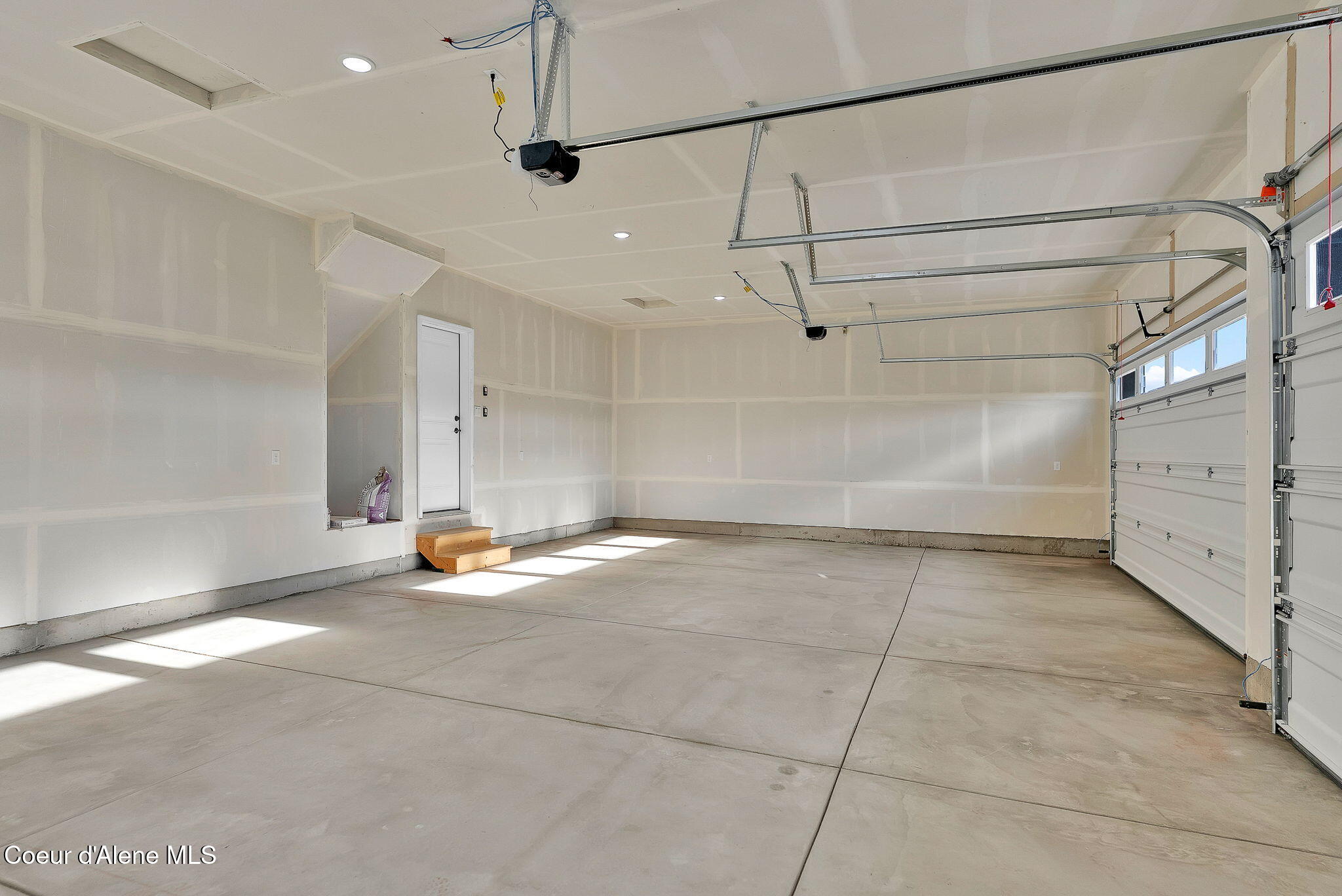 Rathdrum, Idaho, 83858, United States, 6 Bedrooms Bedrooms, ,1 BathroomBathrooms,Residential,For Sale,1989161