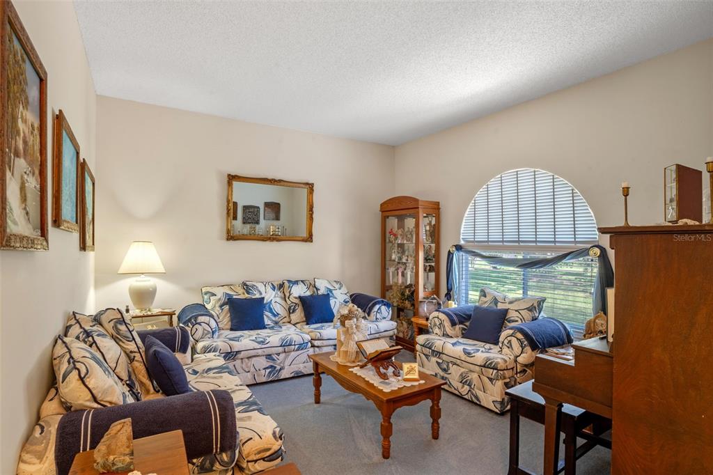 Orlando, Florida, 32817, United States, 4 Bedrooms Bedrooms, ,4 BathroomsBathrooms,Residential,For Sale,1821453