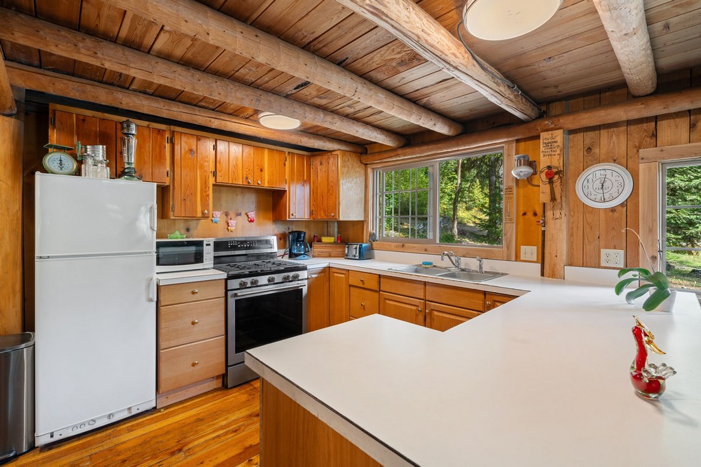 Bonners Ferry, Idaho, 83805, United States, 3 Bedrooms Bedrooms, ,4 BathroomsBathrooms,Residential,For Sale,1984473