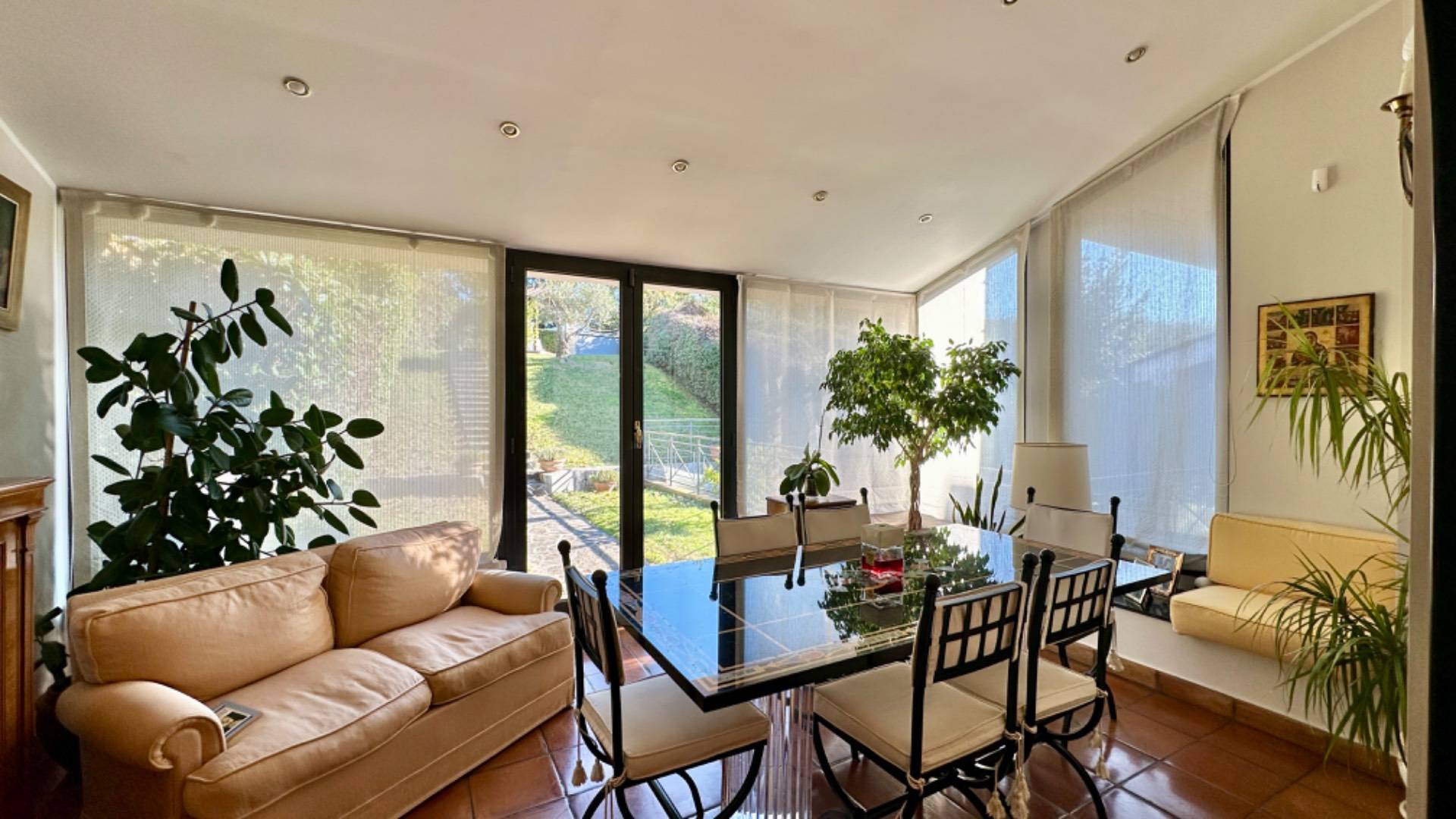 Roma, Roma, 00100, IT, 4 Bedrooms Bedrooms, ,3 BathroomsBathrooms,Residential,For Sale,1746322