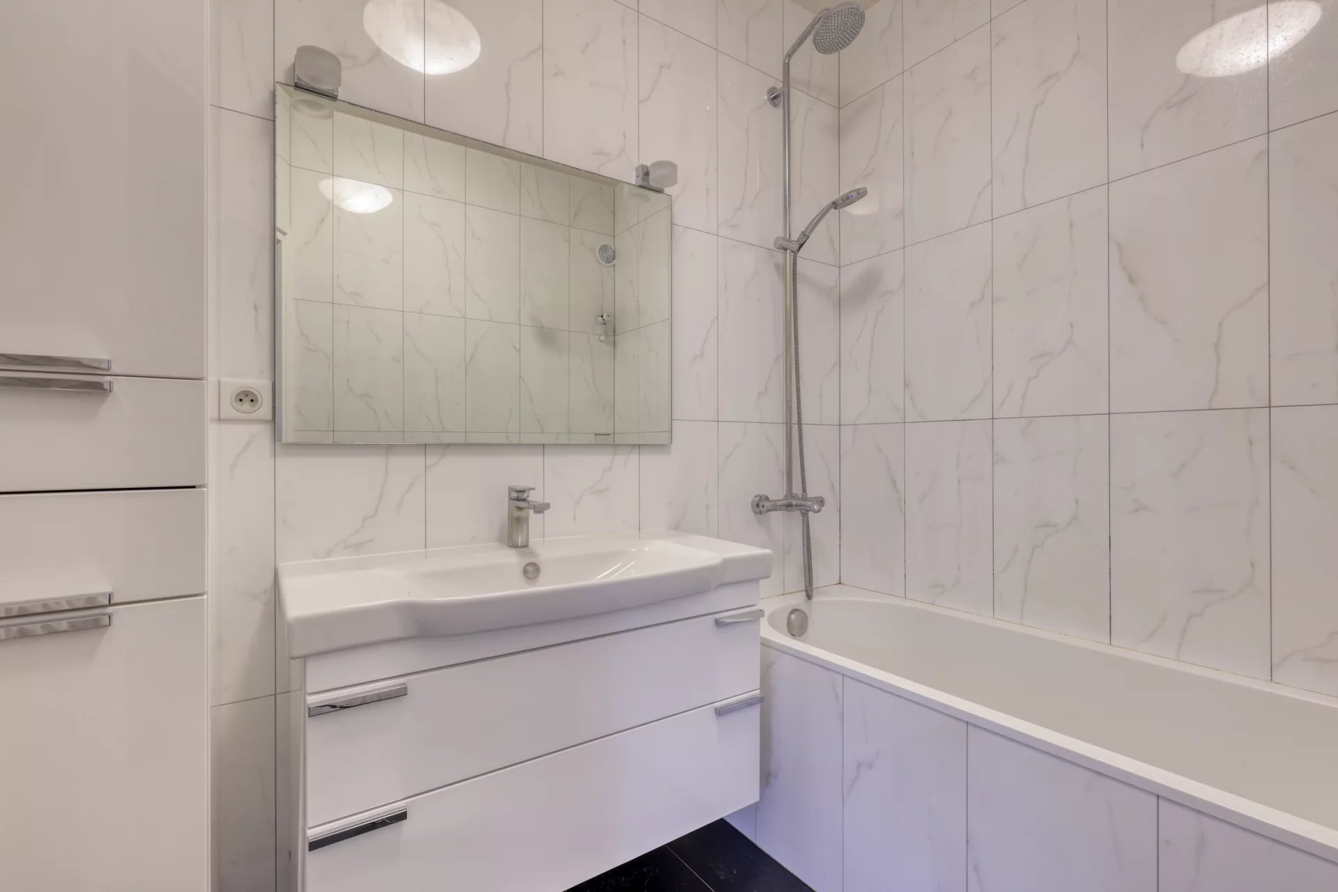 Boulogne-Billancourt, Île-de-France, 92100, FR, 1 Bedroom Bedrooms, ,2 BathroomsBathrooms,Residential,For Sale,1634819