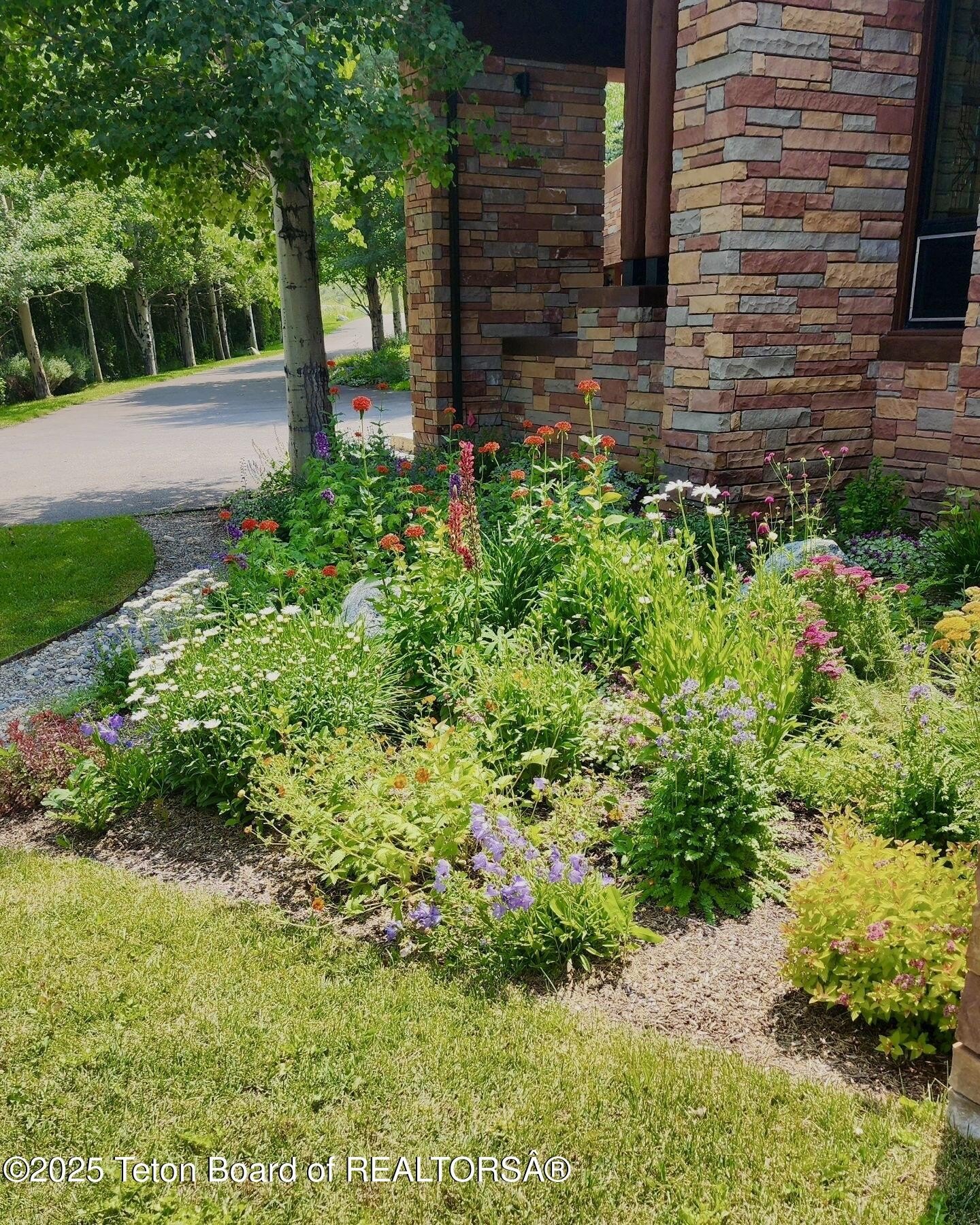 Jackson, Wyoming, 83001, United States, 4 Bedrooms Bedrooms, ,5 BathroomsBathrooms,Residential,For Sale,1979061