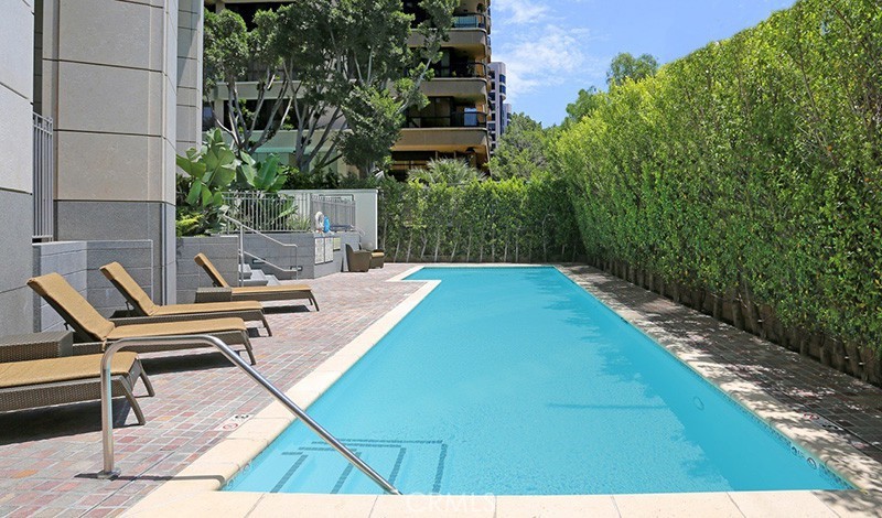 Los Angeles, California, 90024, United States, 2 Bedrooms Bedrooms, ,3 BathroomsBathrooms,Residential,For Sale,1829595