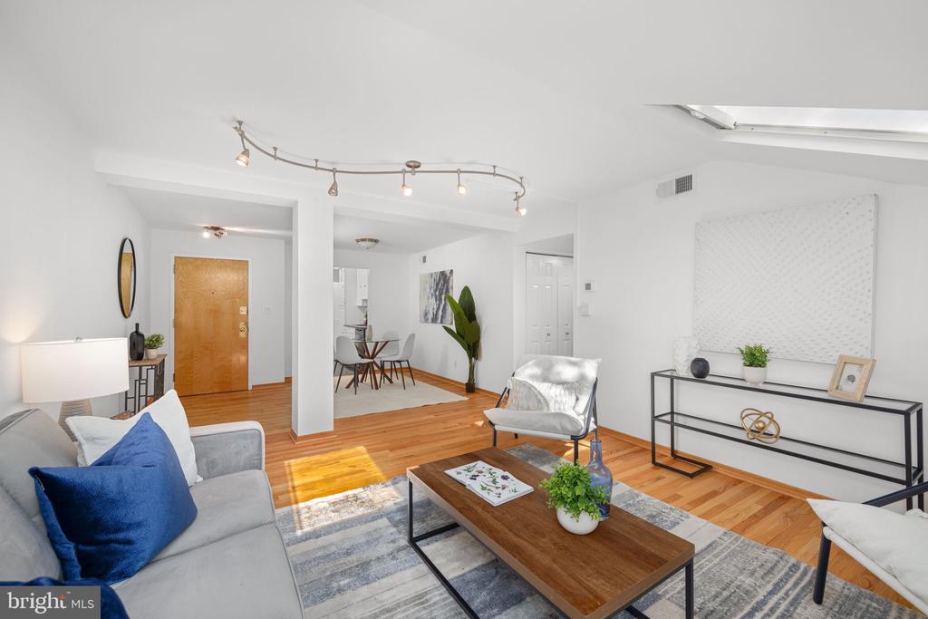 Washington, District of Columbia, 20009, United States, 2 Bedrooms Bedrooms, ,2 BathroomsBathrooms,Residential,For Sale,1981546