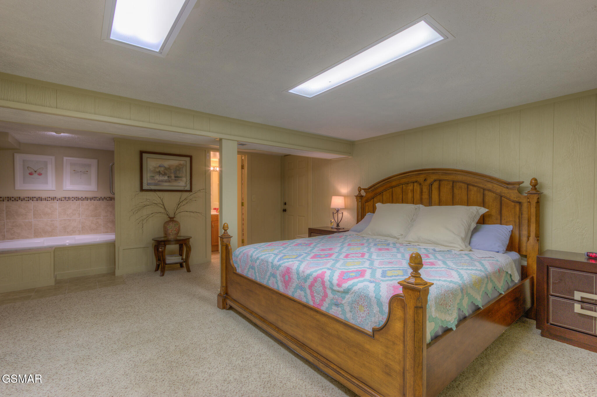 Gatlinburg, Tennessee, 37738, United States, 3 Bedrooms Bedrooms, ,4 BathroomsBathrooms,Residential,For Sale,1979752