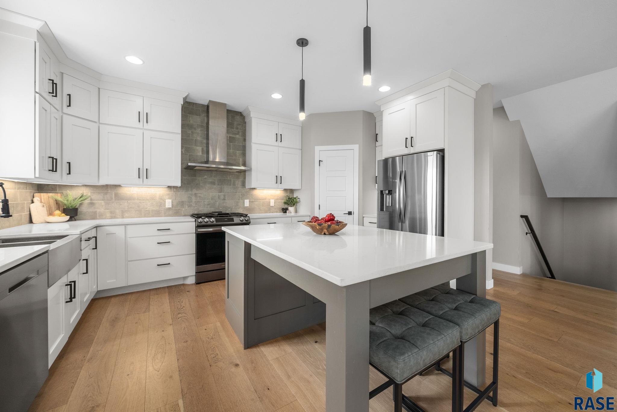 Sioux Falls, South Dakota, 57110, United States, 6 Bedrooms Bedrooms, ,4 BathroomsBathrooms,Residential,For Sale,1892157