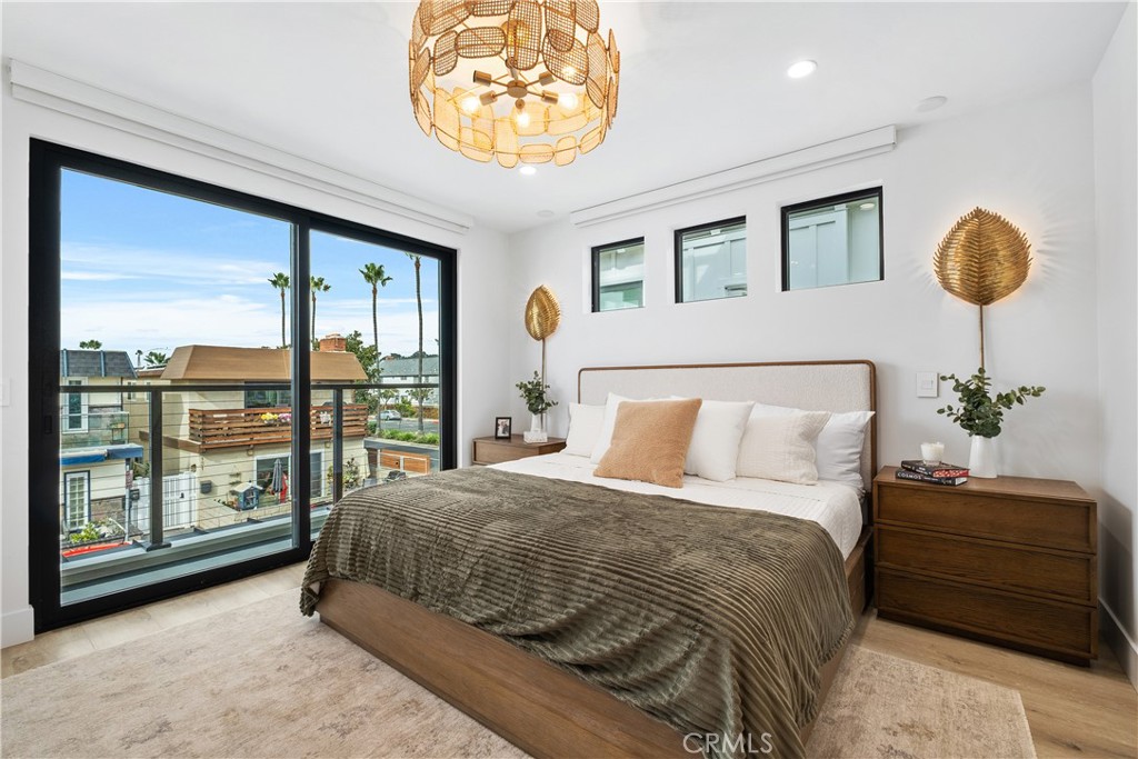 Newport Beach, California, 92663, United States, 5 Bedrooms Bedrooms, ,6 BathroomsBathrooms,Residential,For Sale,1993408