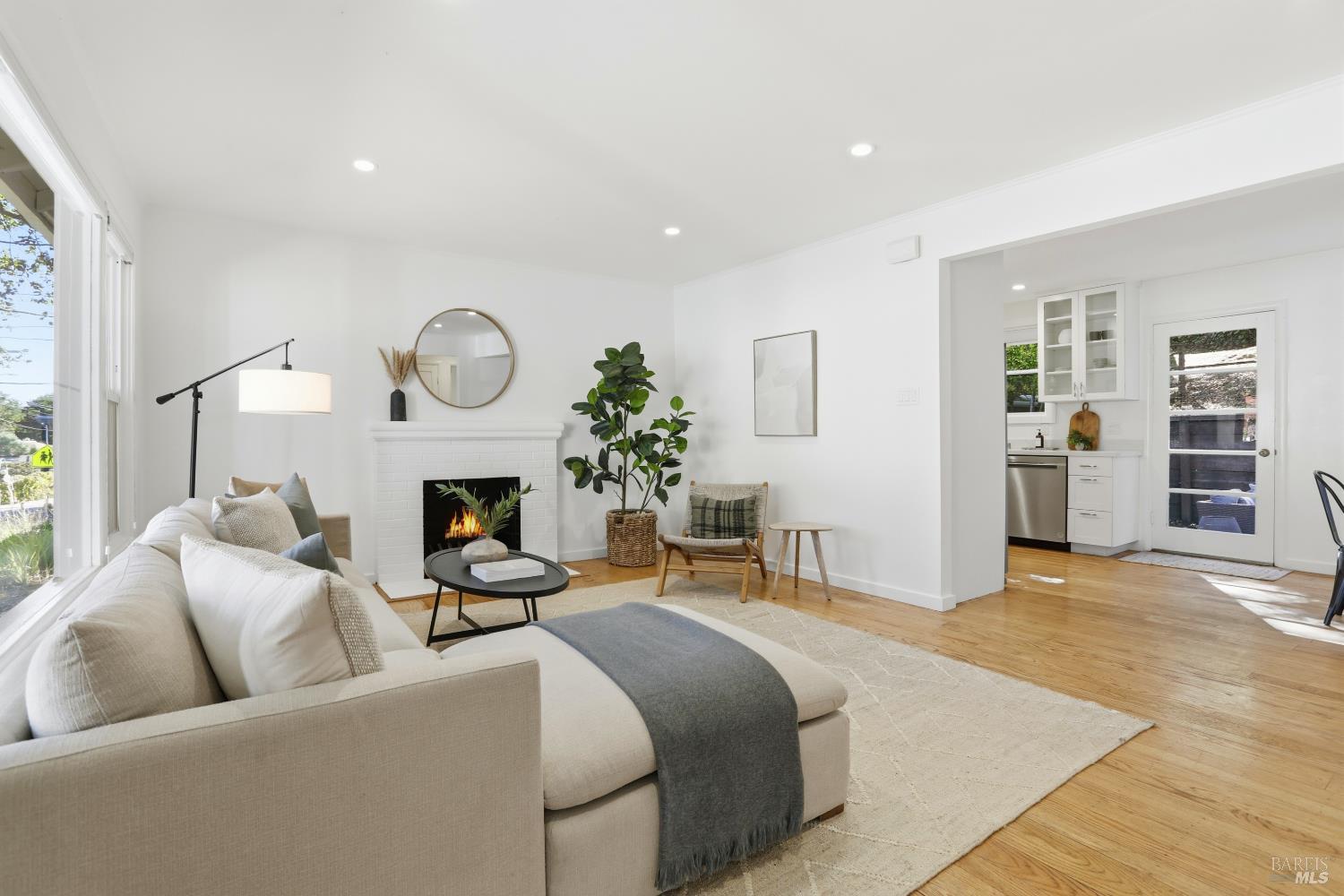 San Rafael, California, 94901, United States, 3 Bedrooms Bedrooms, ,1 BathroomBathrooms,Residential,For Sale,1987980