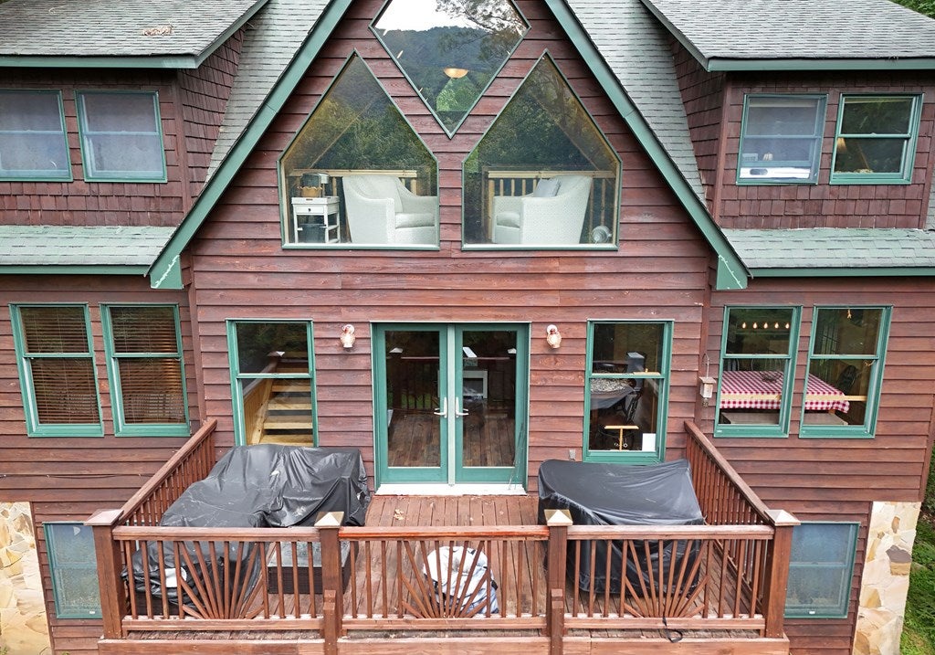 Blue Ridge, Georgia, 30513, United States, 4 Bedrooms Bedrooms, ,3 BathroomsBathrooms,Residential,For Sale,1889495