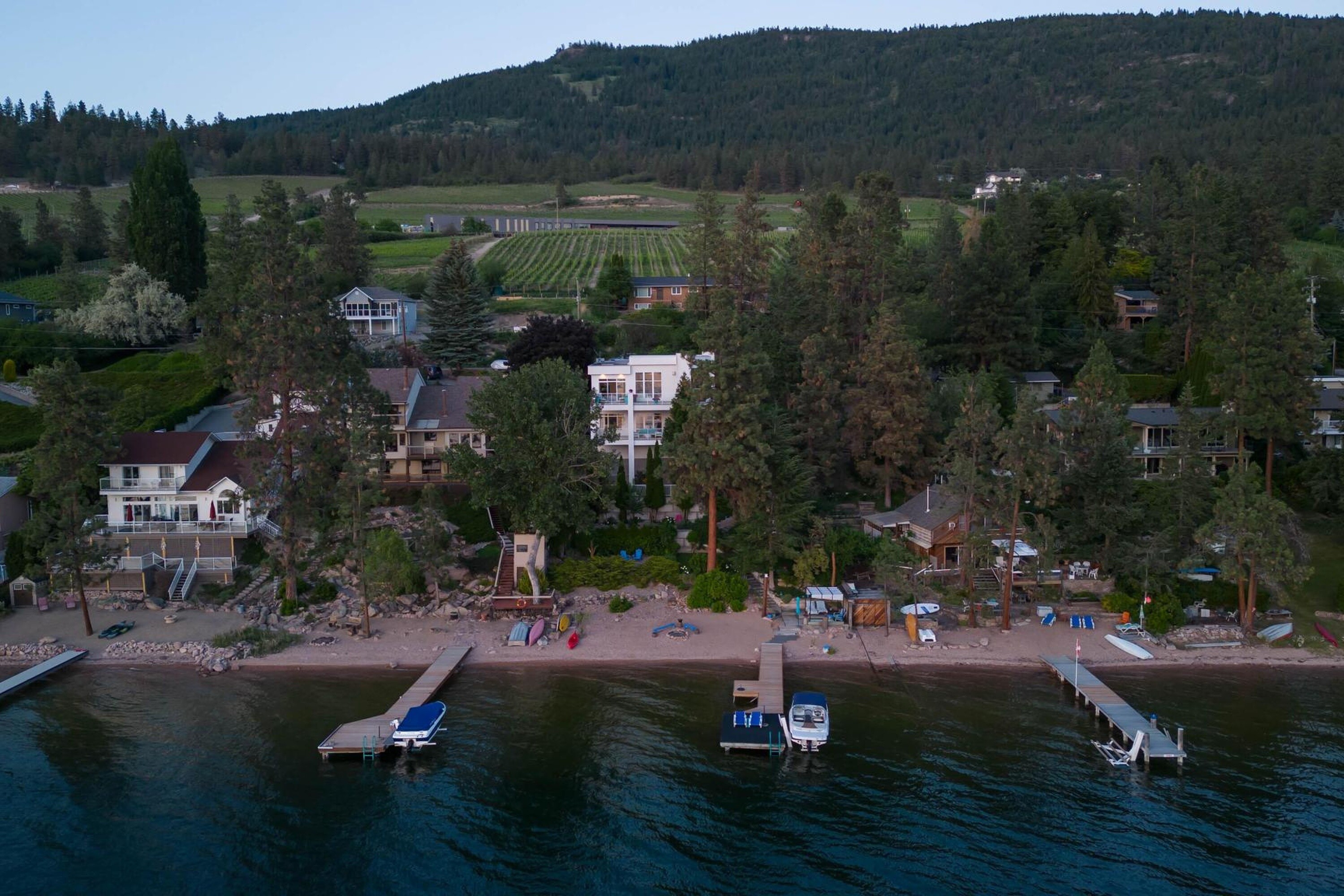  Modern Lakeshore Home - 物件實景