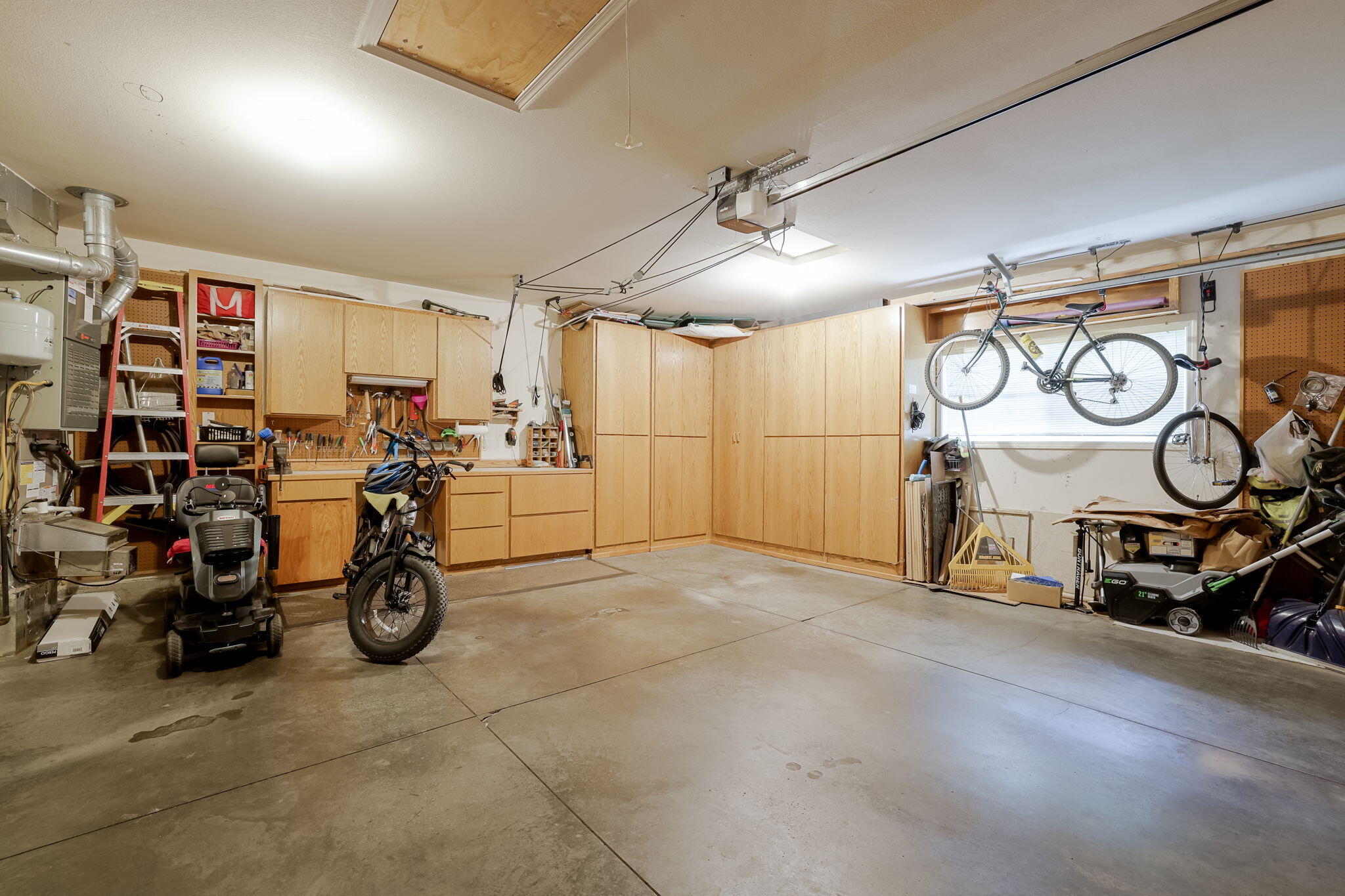 Bend, Oregon, 97703, United States, 3 Bedrooms Bedrooms, ,3 BathroomsBathrooms,Residential,For Sale,1911486
