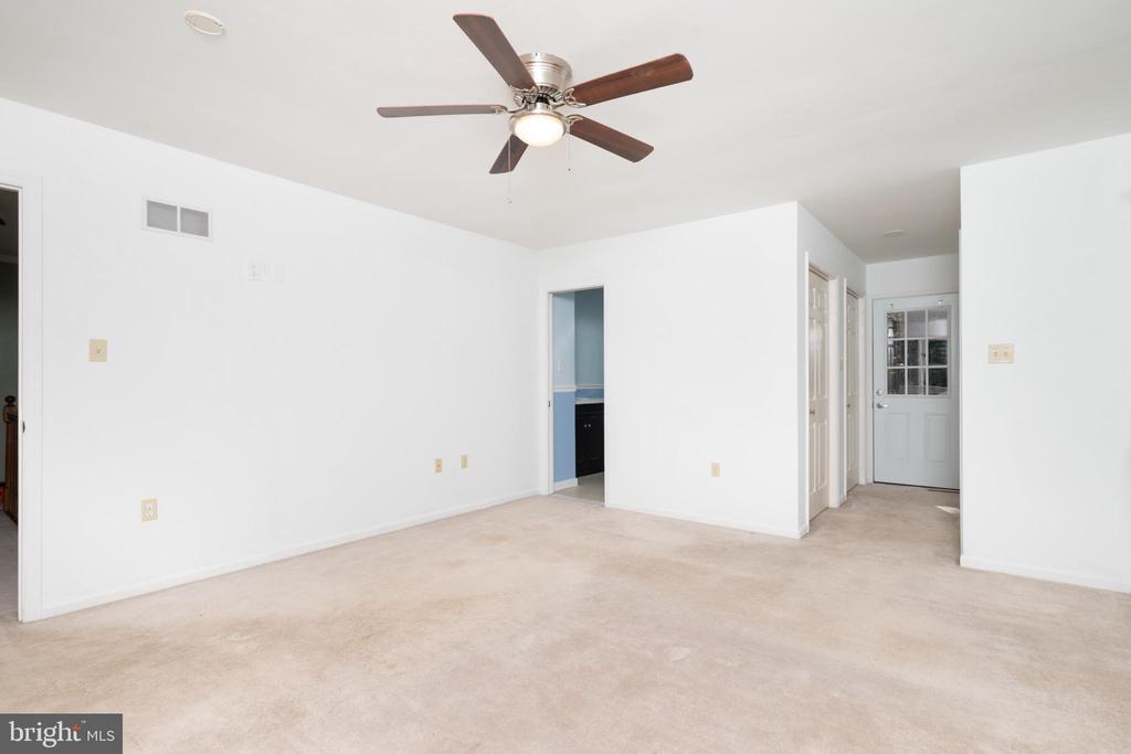 Reading, Pennsylvania, 19607, United States, 4 Bedrooms Bedrooms, ,4 BathroomsBathrooms,Residential,For Sale,1951295