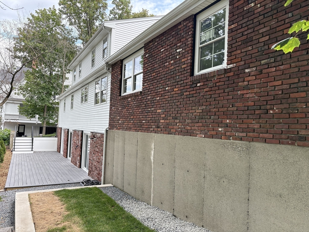 Lowell, Massachusetts, 01852, United States, 4 Bedrooms Bedrooms, ,3 BathroomsBathrooms,Residential,For Sale,1885634