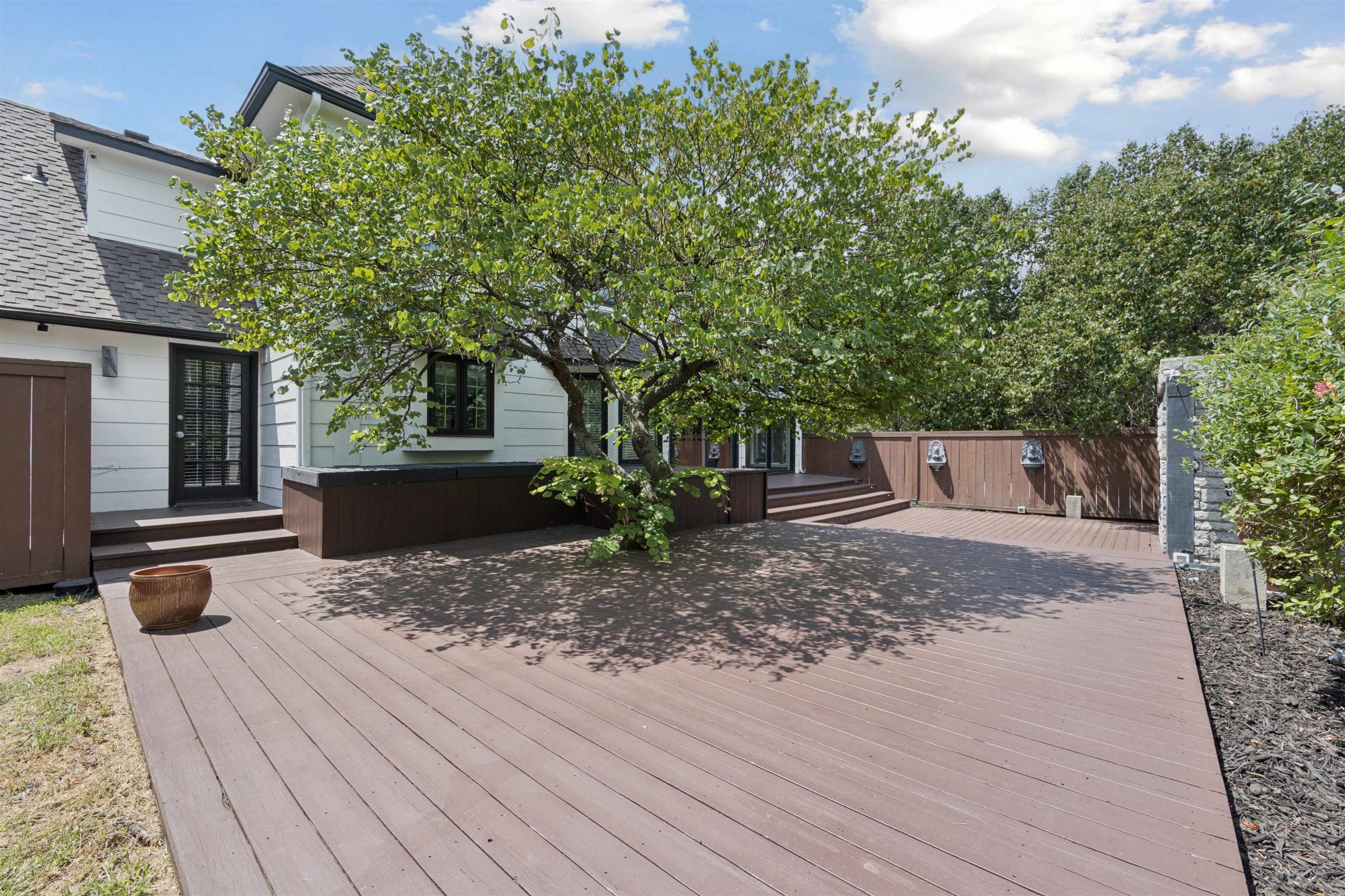 Wichita, Kansas, 67206, United States, 2 Bedrooms Bedrooms, ,4 BathroomsBathrooms,Residential,For Sale,1911450