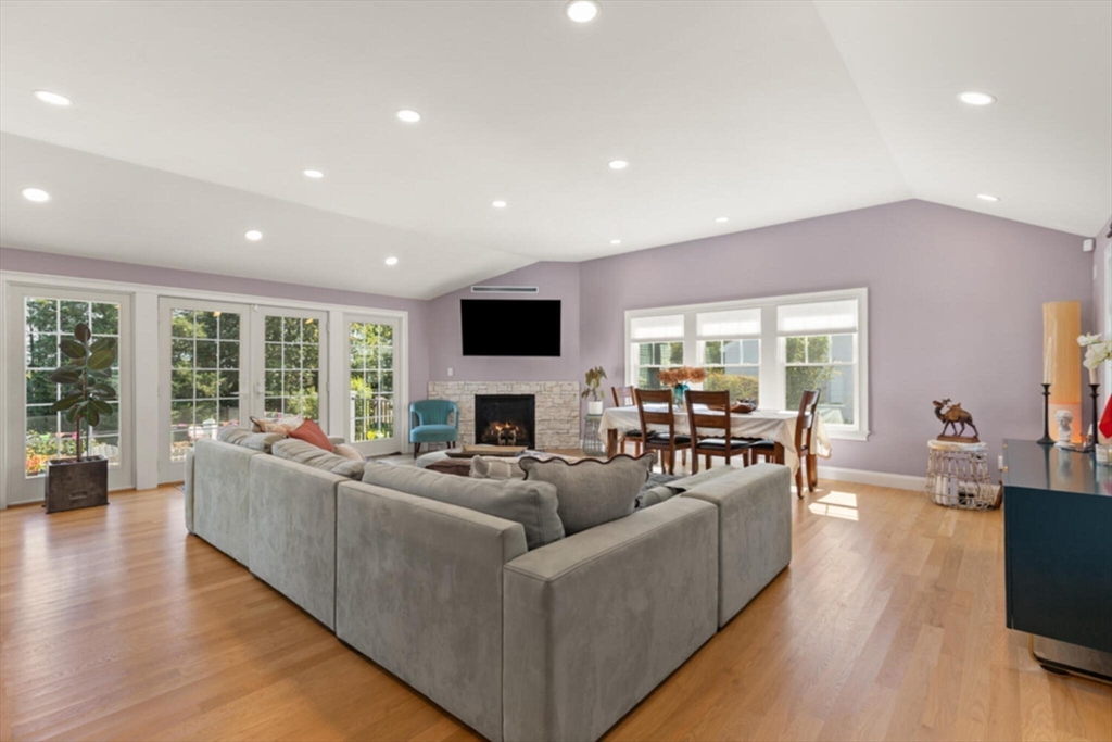 Braintree, Massachusetts, 02184, United States, 3 Bedrooms Bedrooms, ,5 BathroomsBathrooms,Residential,For Sale,1940889