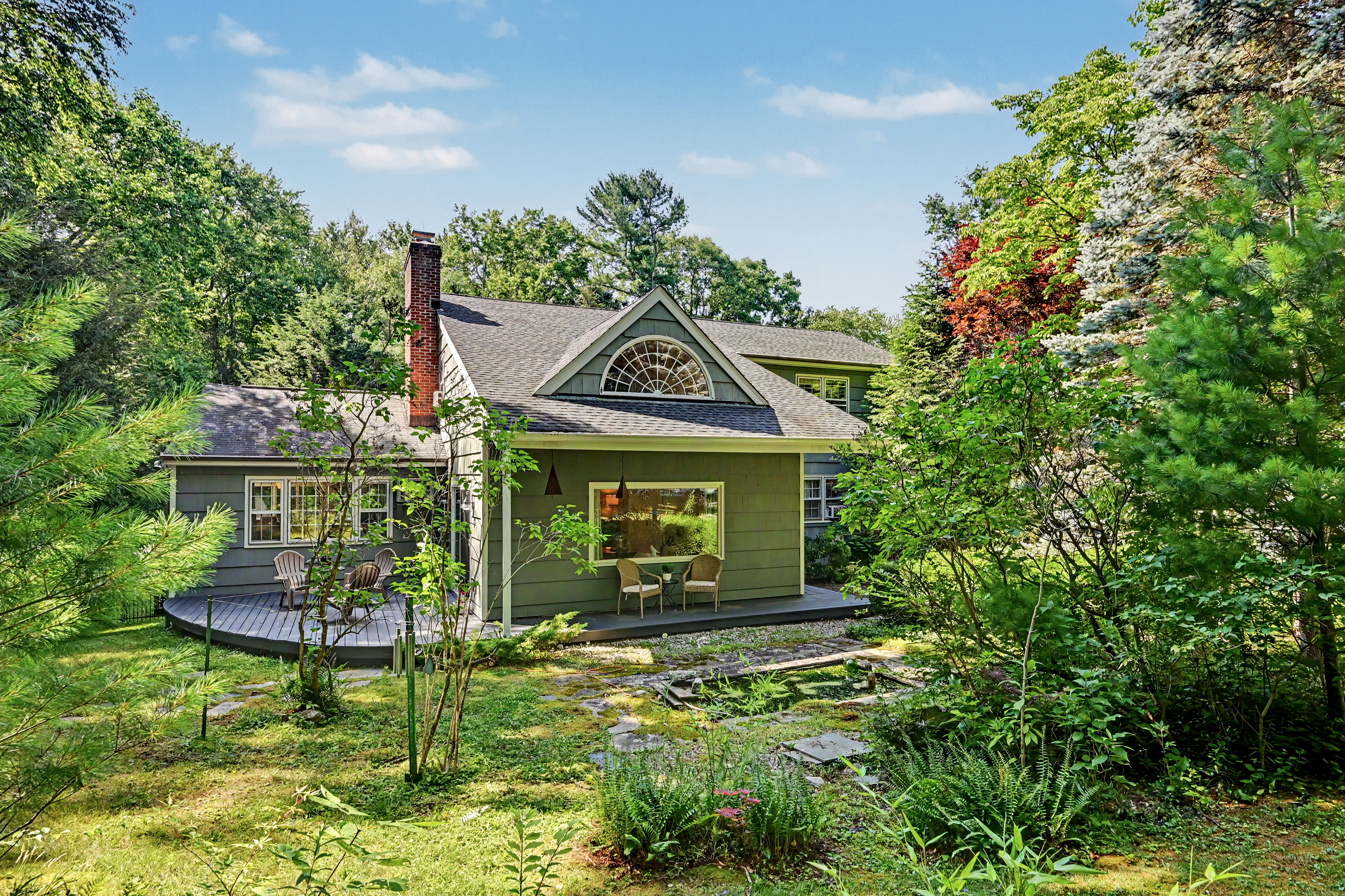  Sun-Drenched Contemporary Colonial Nestled on Two Picturesque Acres - 物件實景