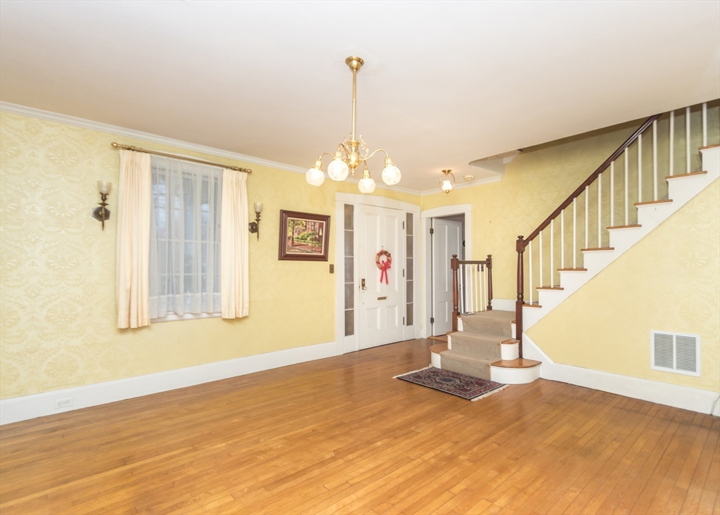 Waltham, Massachusetts, 02451, United States, 5 Bedrooms Bedrooms, ,3 BathroomsBathrooms,Residential,For Sale,1708573