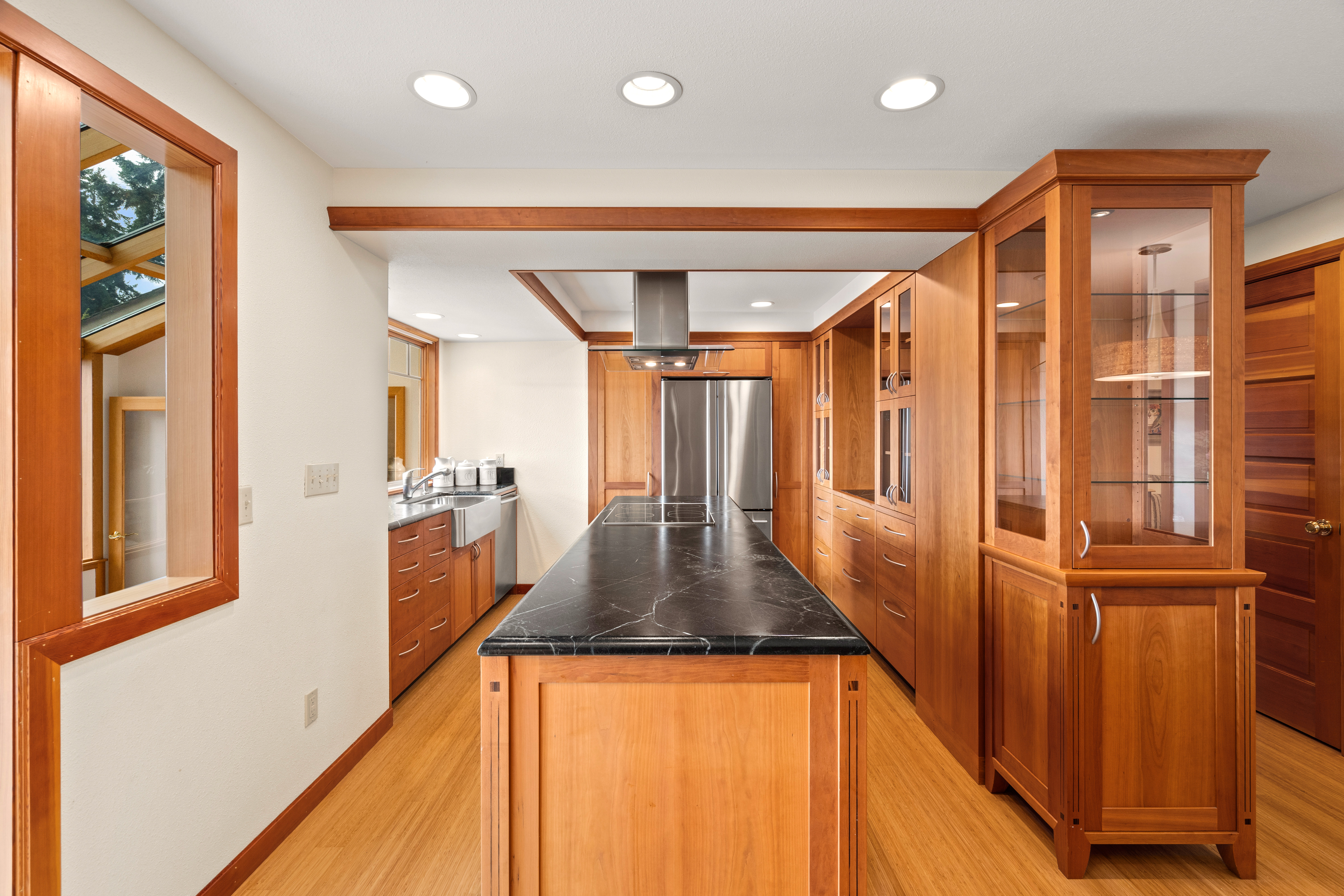  9796 NE Murden Cove Dr, Bainbridge Island, WA 98110 - 物件實景