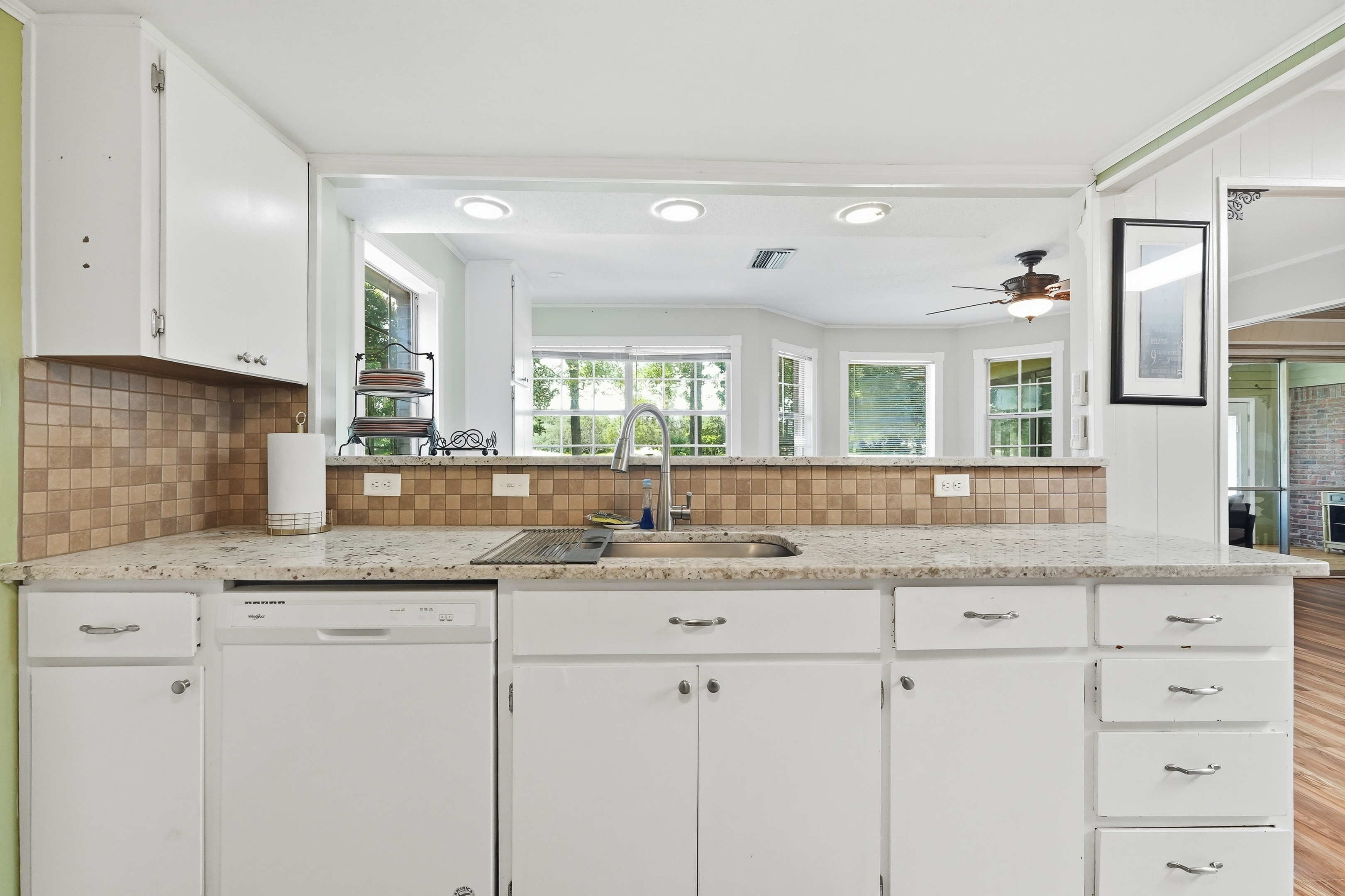  Well-Maintained Golf Course Home with Flexible Living Spaces - 物件實景