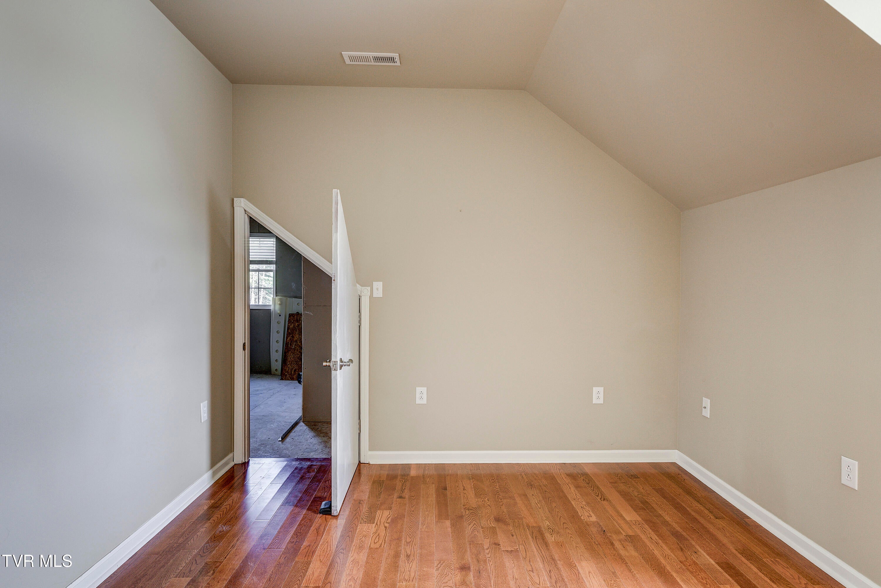 Bristol, Tennessee, 37620, United States, 4 Bedrooms Bedrooms, ,4 BathroomsBathrooms,Residential,For Sale,2001712