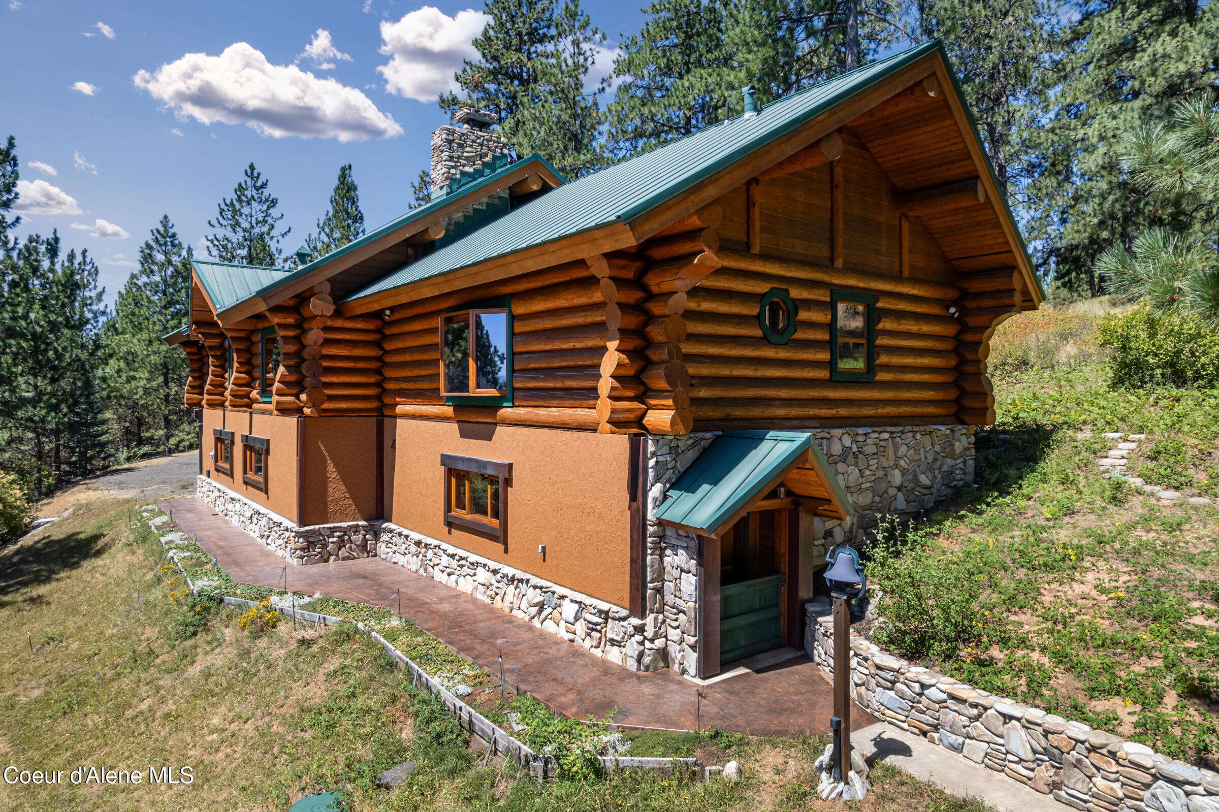 Coeur d'Alene, Idaho, 83814, United States, 4 Bedrooms Bedrooms, ,3 BathroomsBathrooms,Residential,For Sale,1981796