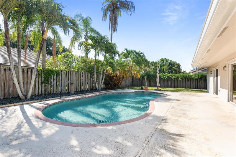 Plantation, Florida, 33322, United States, 4 Bedrooms Bedrooms, ,2 BathroomsBathrooms,Residential,For Sale,1829242