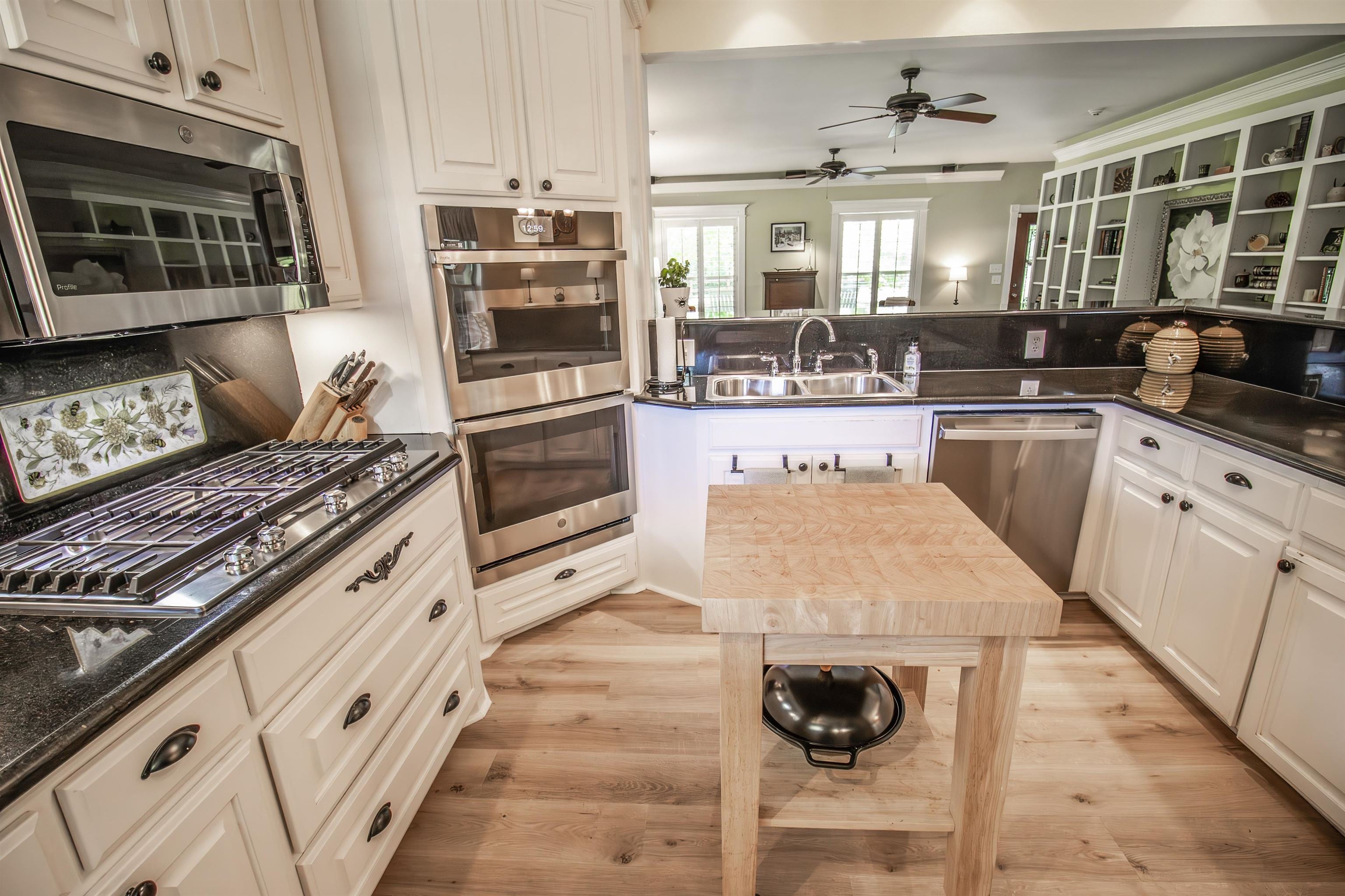 De Berry, Texas, 75639, United States, 4 Bedrooms Bedrooms, ,3 BathroomsBathrooms,Residential,For Sale,1980783