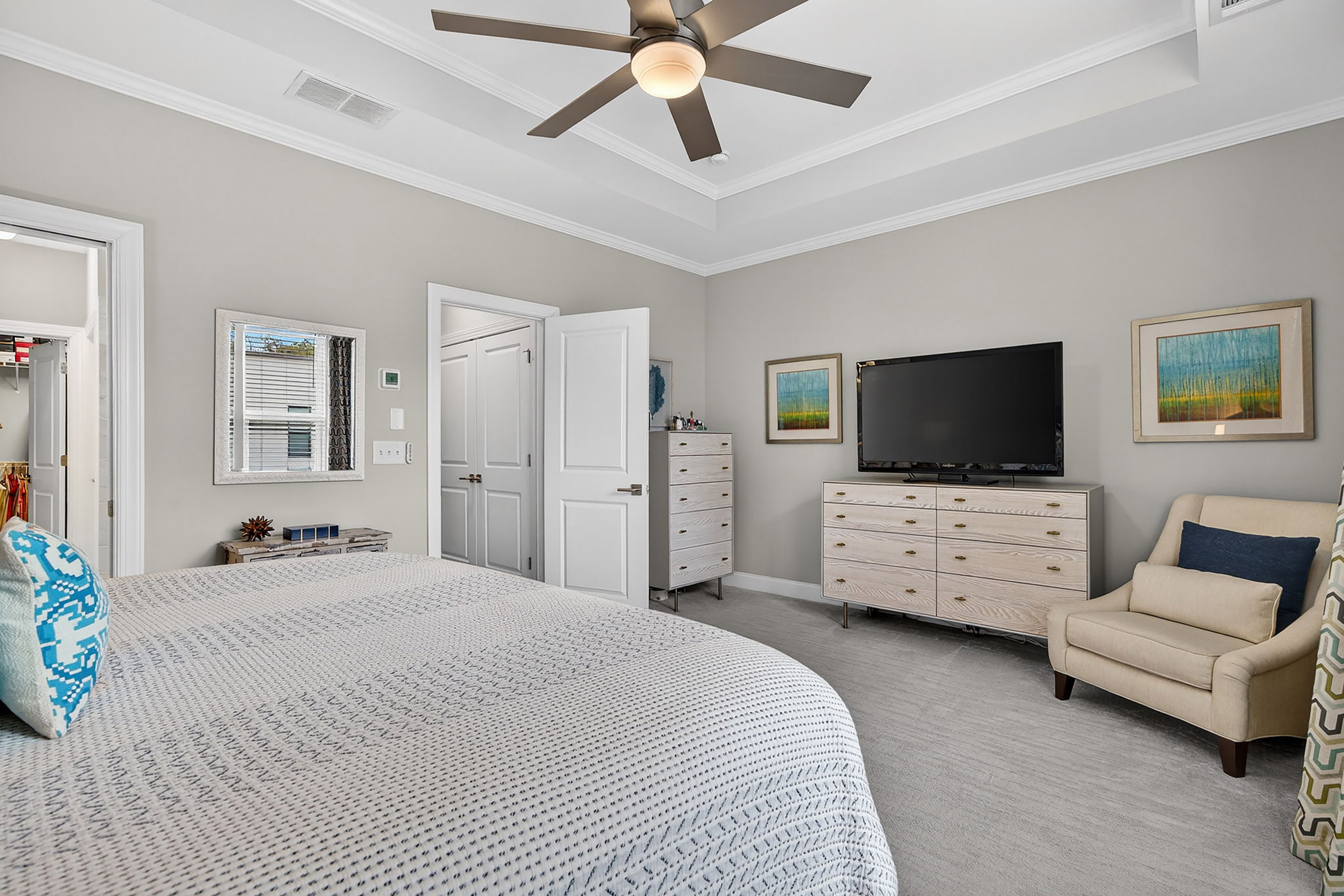  Stunning Three Bedroom Townhome in Convenient Boutique Community - 物件實景