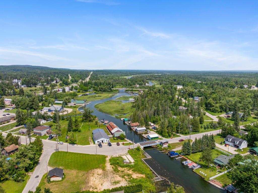 Alanson, Michigan, 49706, United States, 5 Bedrooms Bedrooms, ,3 BathroomsBathrooms,Residential,For Sale,1876087