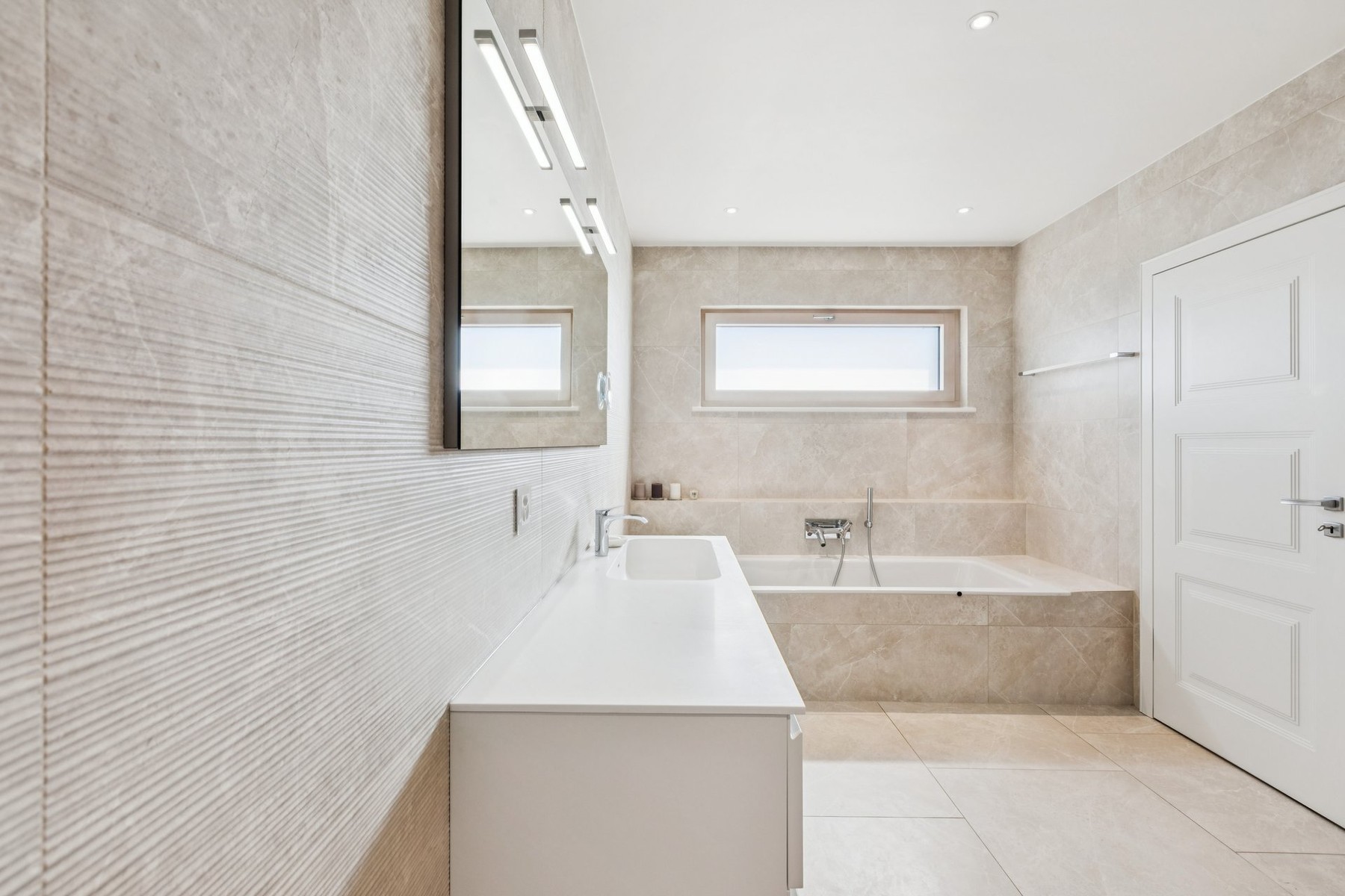  Exclusive: Contemporary home with panoramic views of the Alps and the lake - 物件實景