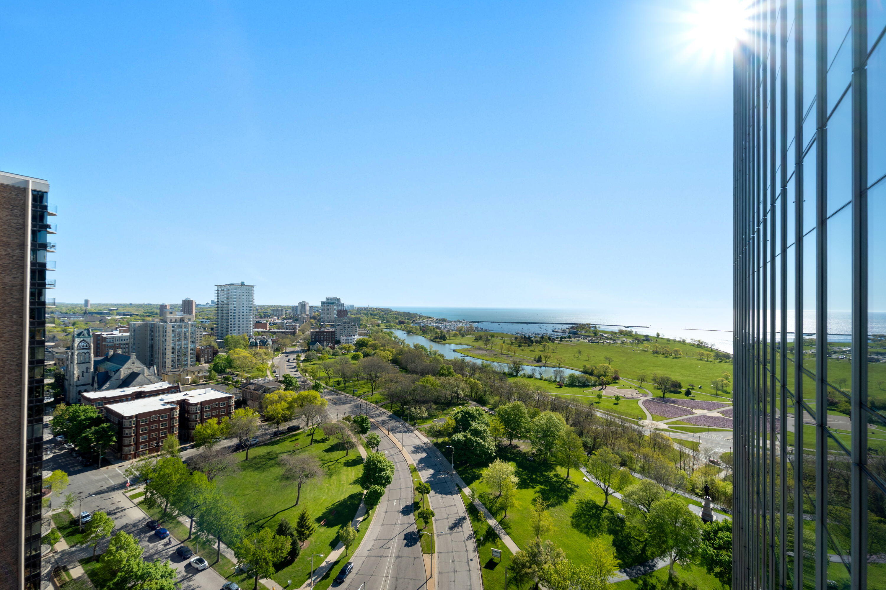 Milwaukee, Wisconsin, 53202, United States, 2 Bedrooms Bedrooms, ,2 BathroomsBathrooms,Residential,For Sale,1837174