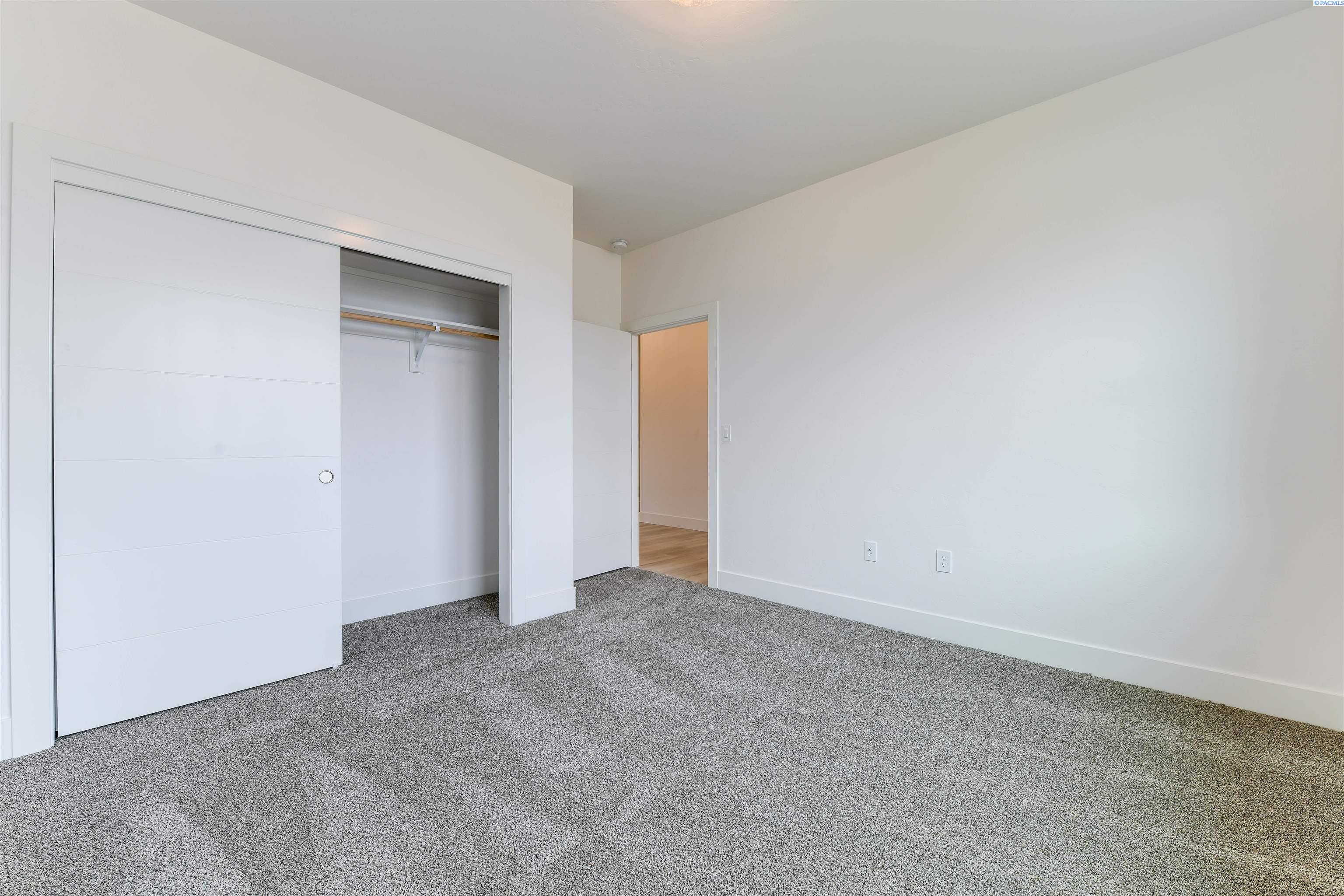 Richland, Washington, 99352, United States, 4 Bedrooms Bedrooms, ,1 BathroomBathrooms,Residential,For Sale,1992937