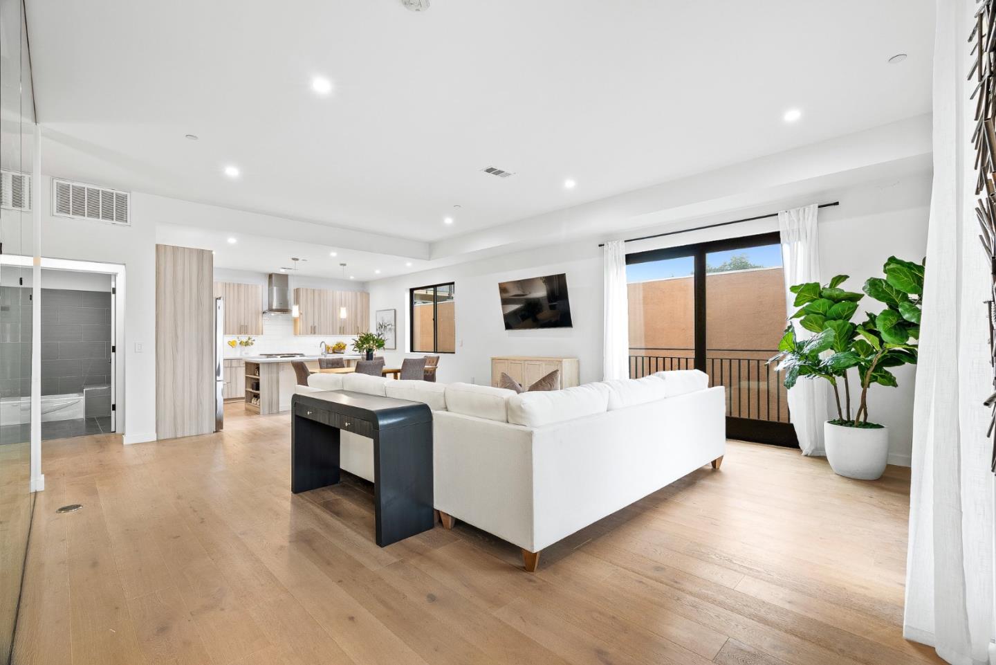 Redwood City, California, 94061, United States, 2 Bedrooms Bedrooms, ,3 BathroomsBathrooms,Residential,For Sale,2000792